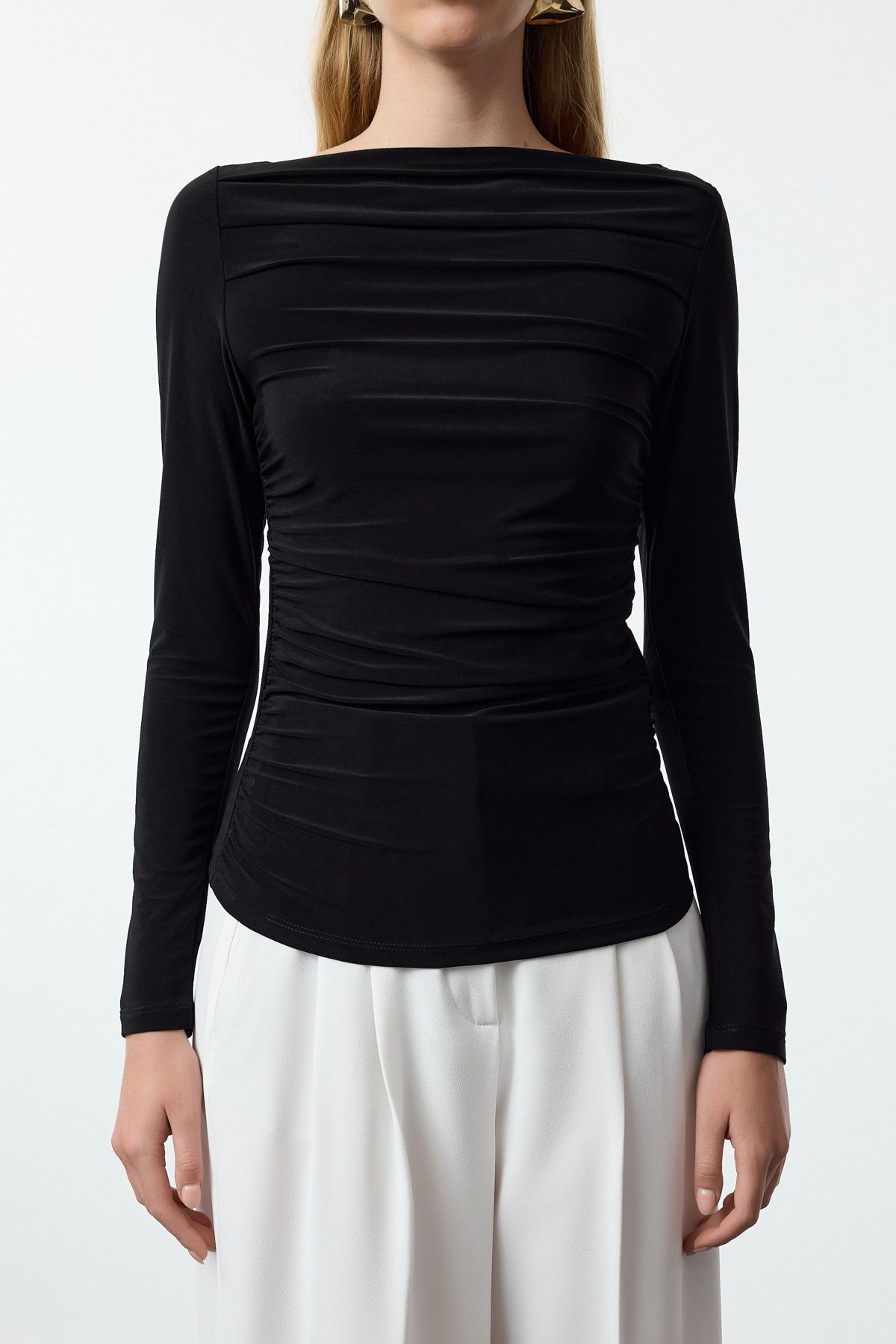 Trendyol Collection-Flexibel drapierte schwarze Strickbluse – U-Boot-Ausschnitt, tailliert TWOAW25BZ00109 3