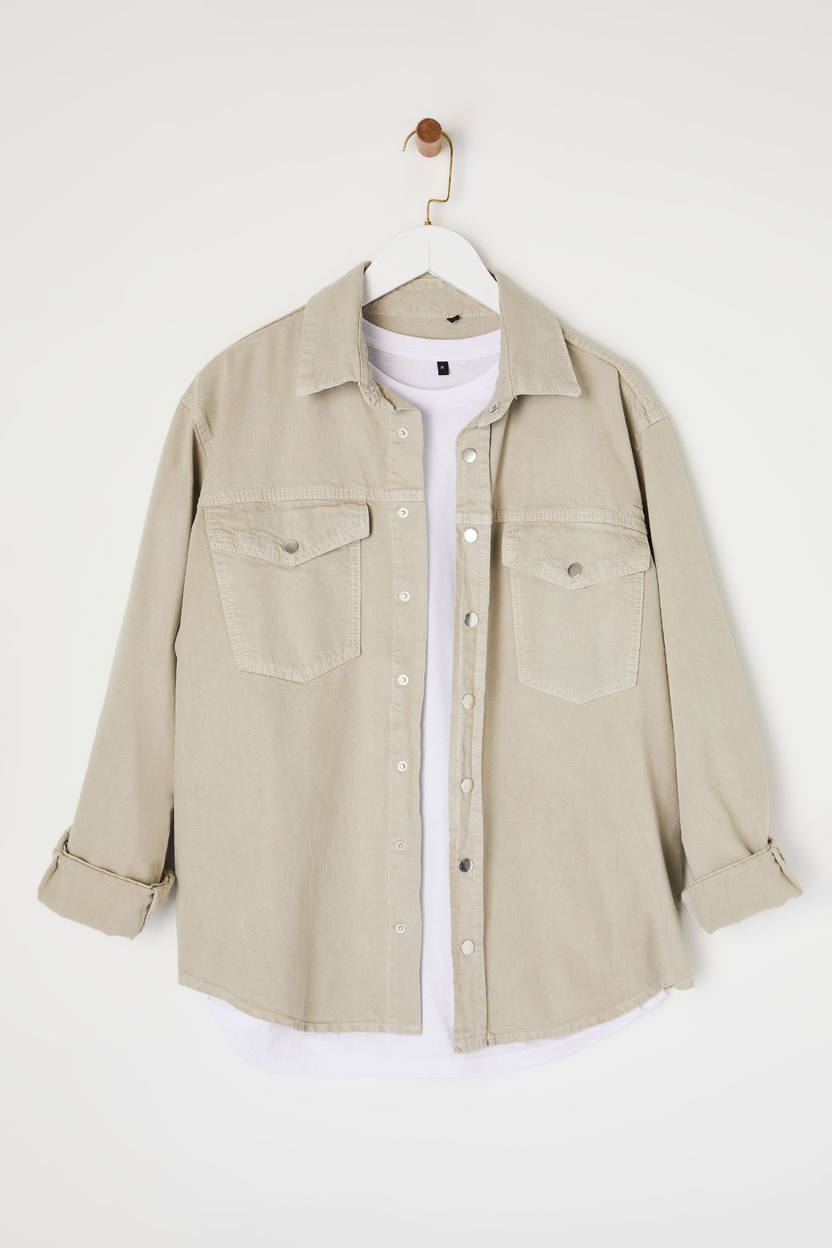 Trendyol Collection-Beigefarbenes Unisex-Jeanshemd aus 100 % Baumwolle, normale Passform TMNAW25CE00000 7