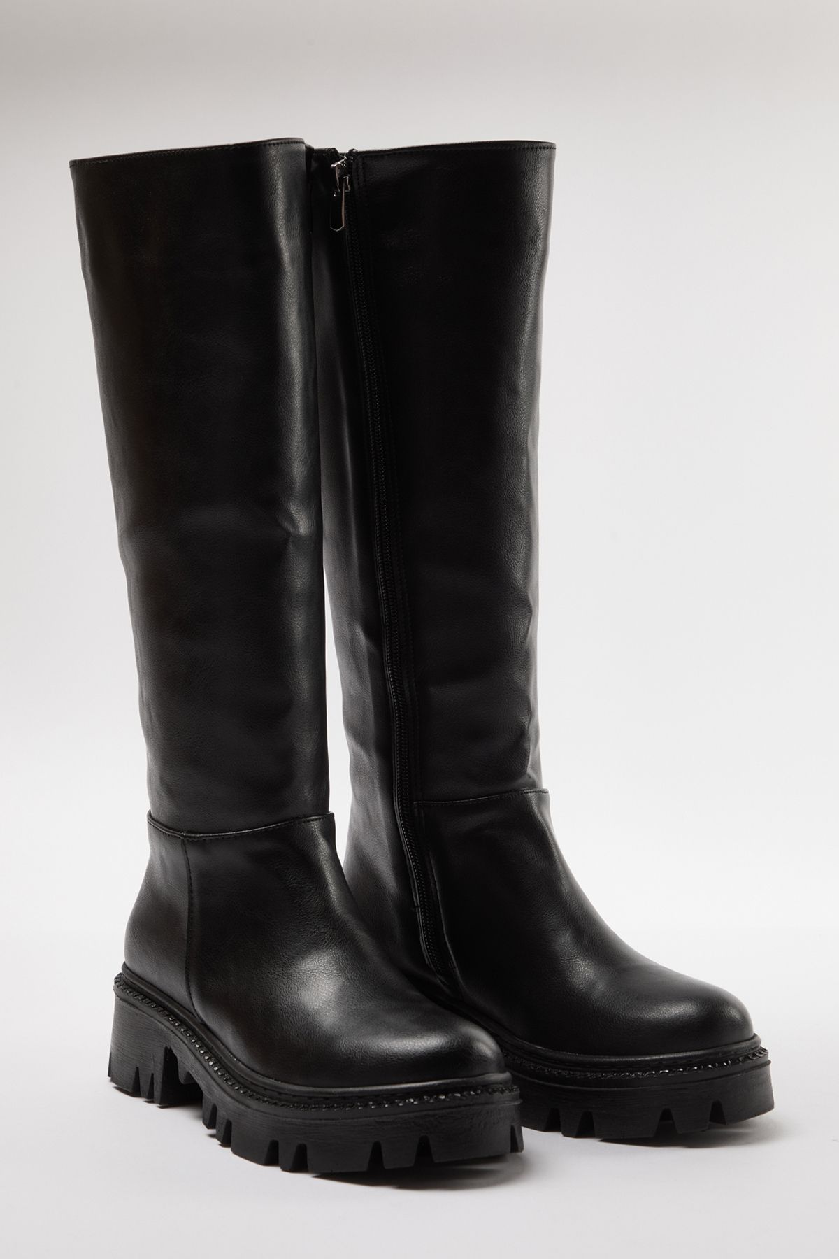 TRENDYOL SHOES-Schwarze Damenstiefel mit dicker Sohle und Reißverschluss TAKAW25CZ00005 2