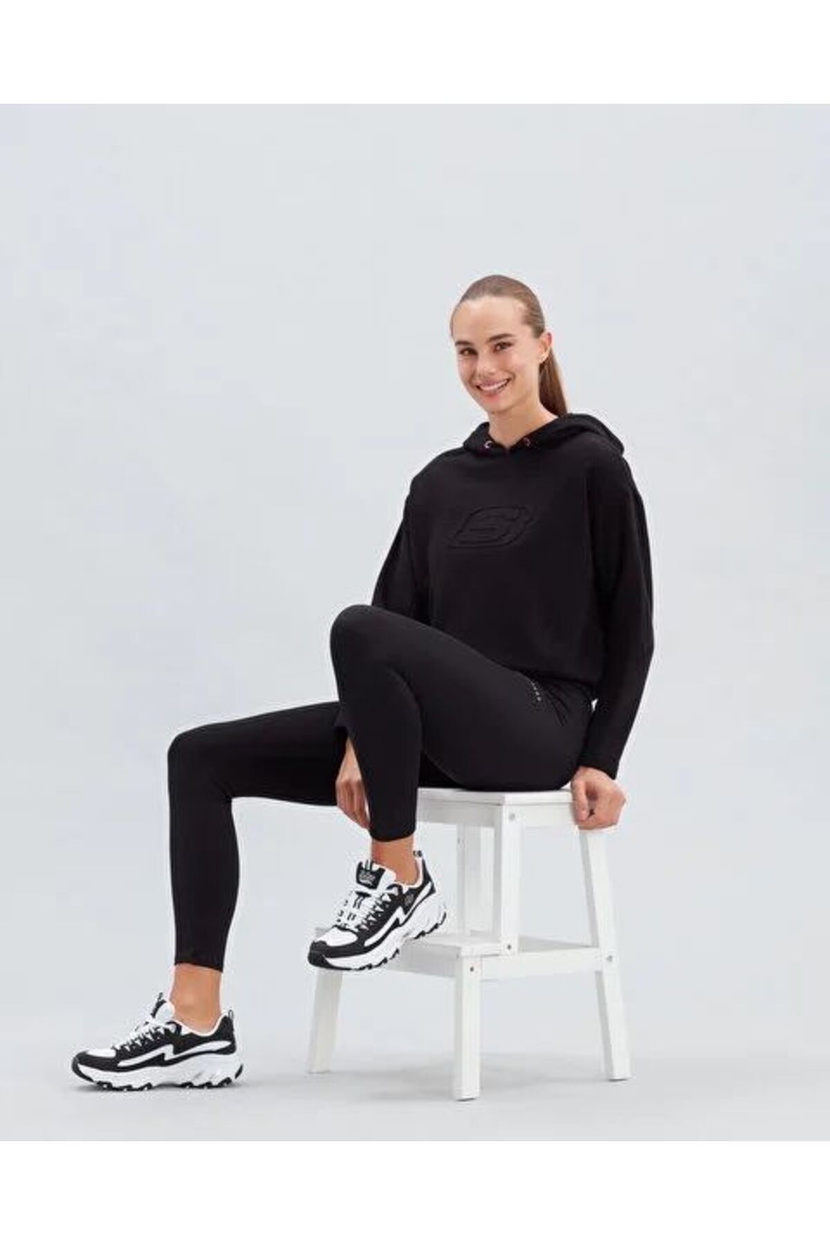 اسنیکر زنانه مشکی اسکیچرز | 149800/BKW اورجینال - تصویر 2