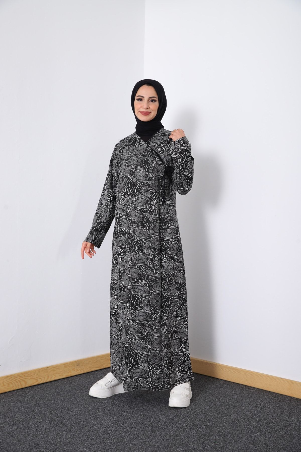 femme de saison robe grise vêtements de prière sans sueur ferace de fond