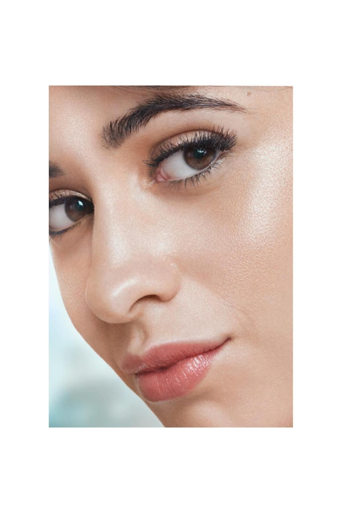 L'Oreal Paris کرم پودر مرطوب کننده رنگی بر پایه آبرسان Skin Paradise شماره 01