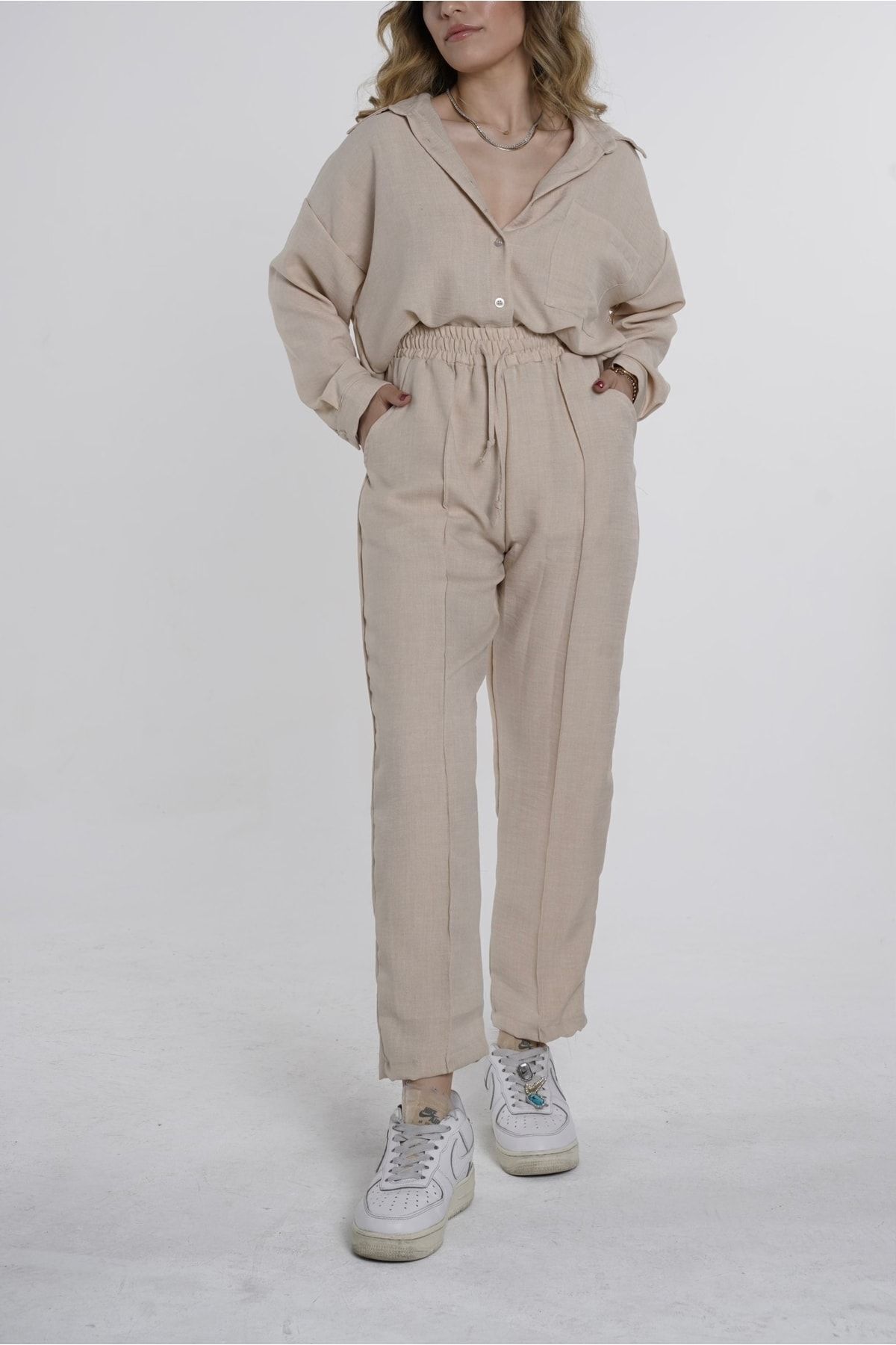 Ensemble chemise et pantalon oversize en lin beige - Görsel 2