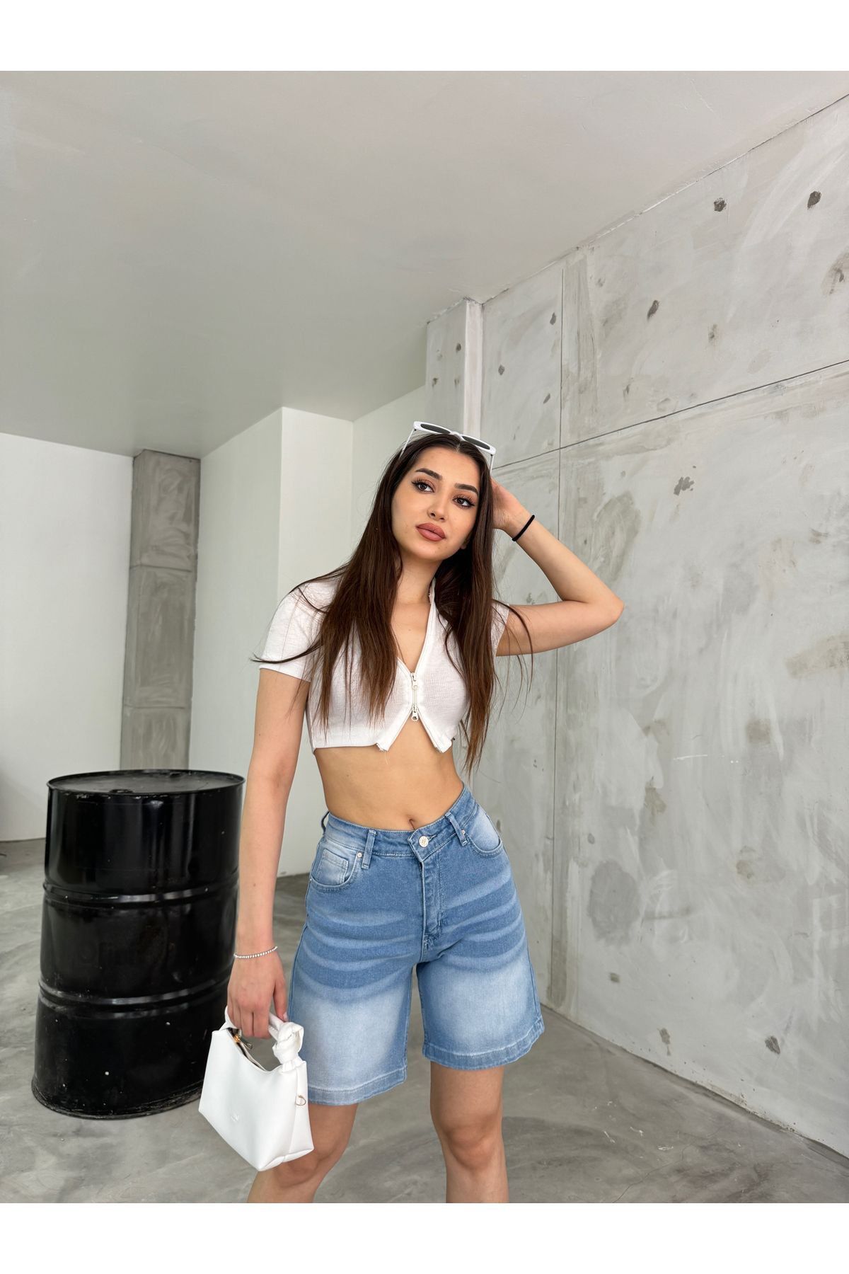 BİKELİFE-Damen Jeansshorts mit hoher Taille und Snow-Washing-Effekt 4