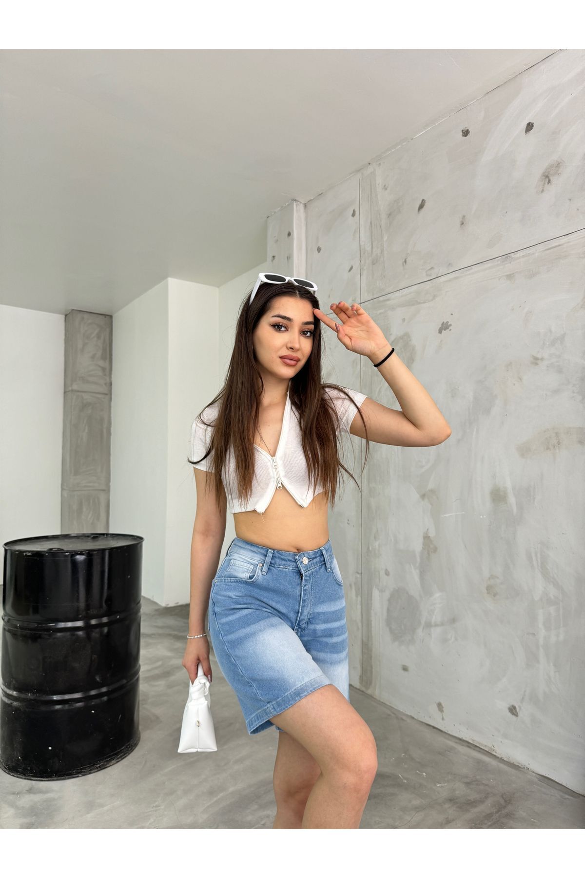 BİKELİFE-Damen Jeansshorts mit hoher Taille und Snow-Washing-Effekt 8