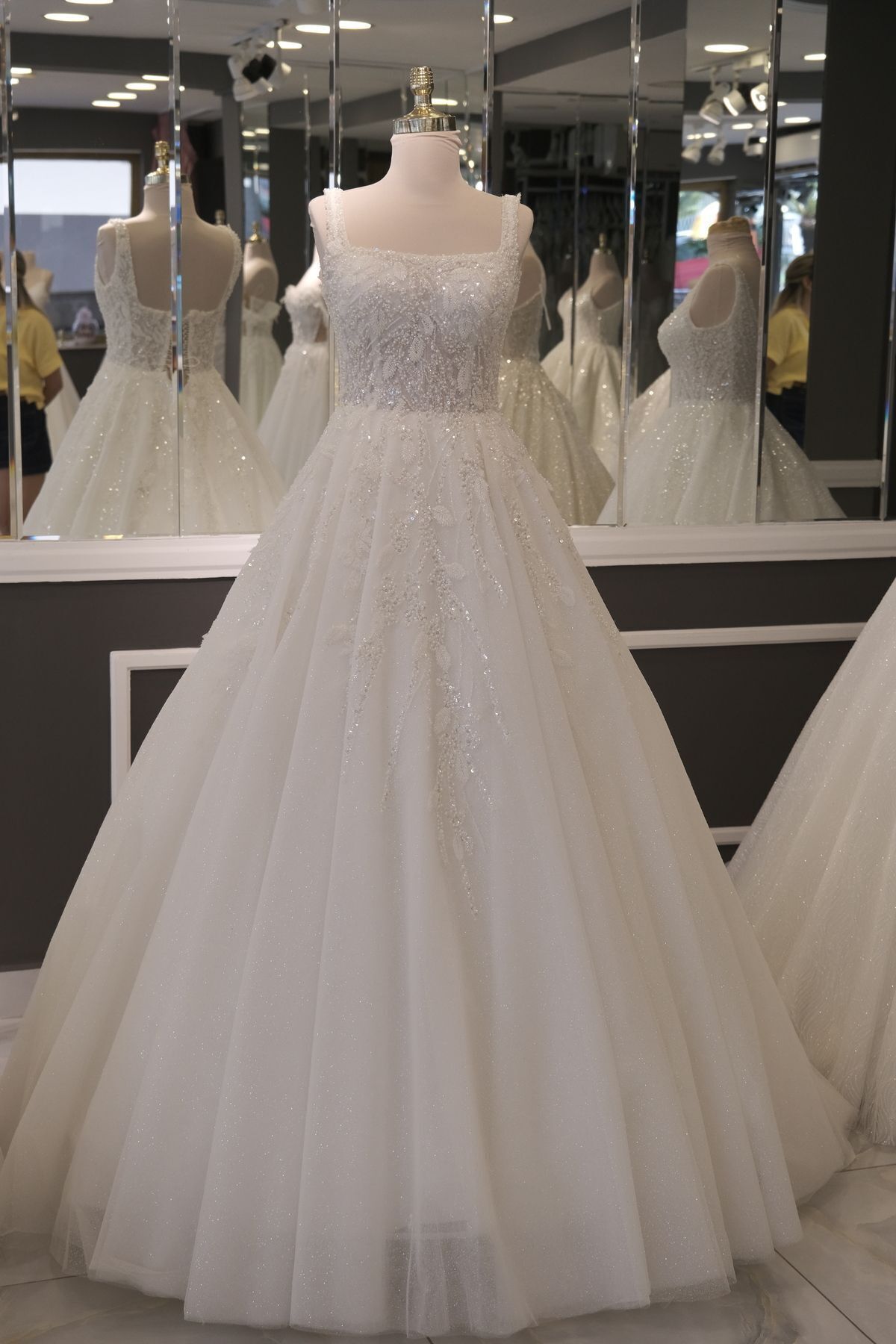 https://cdn.dsmcdn.com/ty1521/product/media/images/prod/QC/20240904/16/cabc2f4a-2dfa-3069-b8d9-bde9f2598c63/1_org_zoom.jpg
