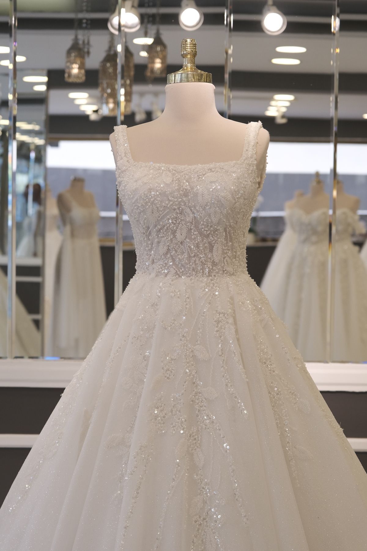 https://cdn.dsmcdn.com/ty1521/product/media/images/prod/QC/20240904/16/ccee3d43-7034-3c9b-a18d-baffb545fd5f/1_org_zoom.jpg