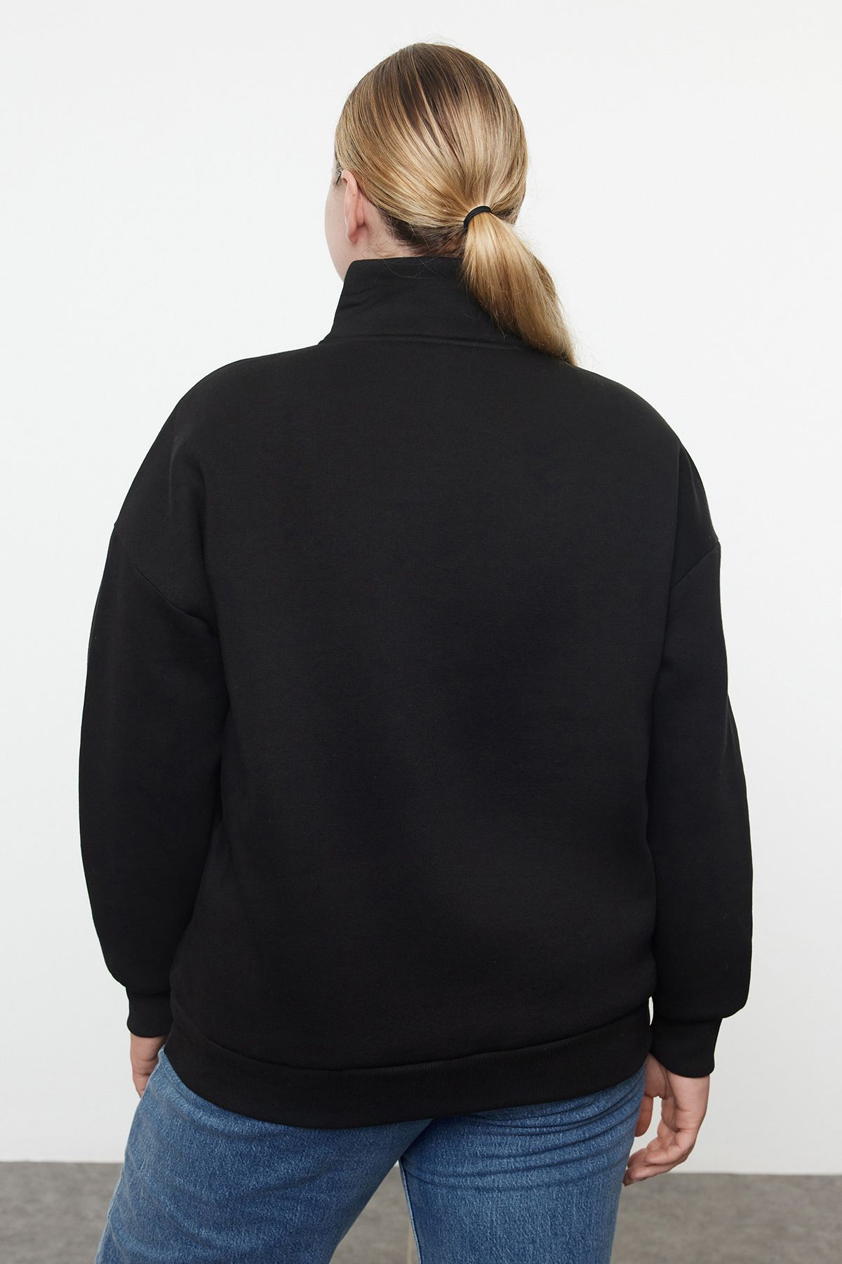 Trendyol Curve-FleeceOversizeKnittedMikina- Černá, na zip, potištěná Tbbaw25ao00029 5