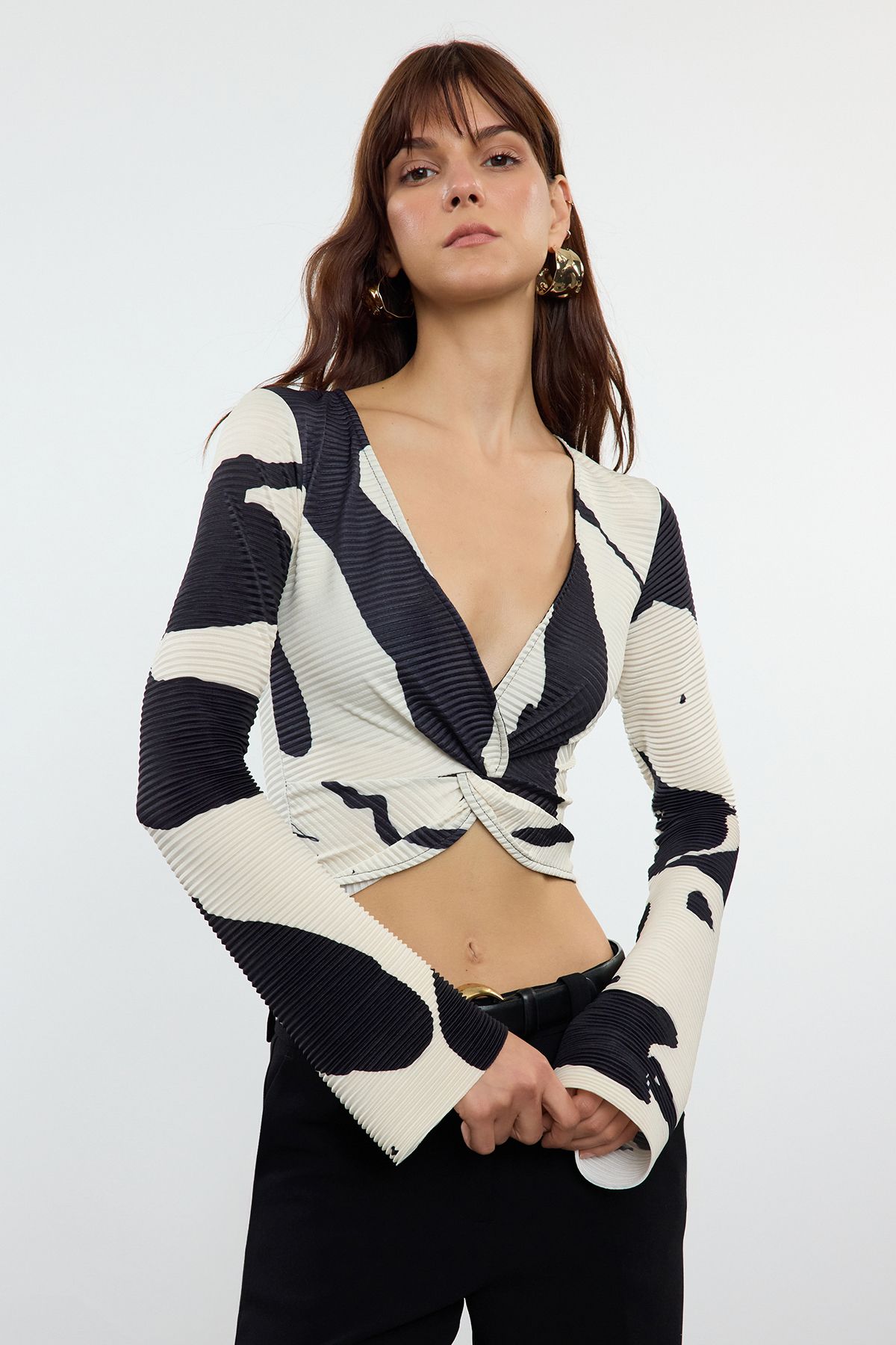 Trendyol Collection-Ecru*001 - Abstract Patterned, Pleated and Knot Detailed Crop Knitted Blouse TWOAW25BZ00182 1