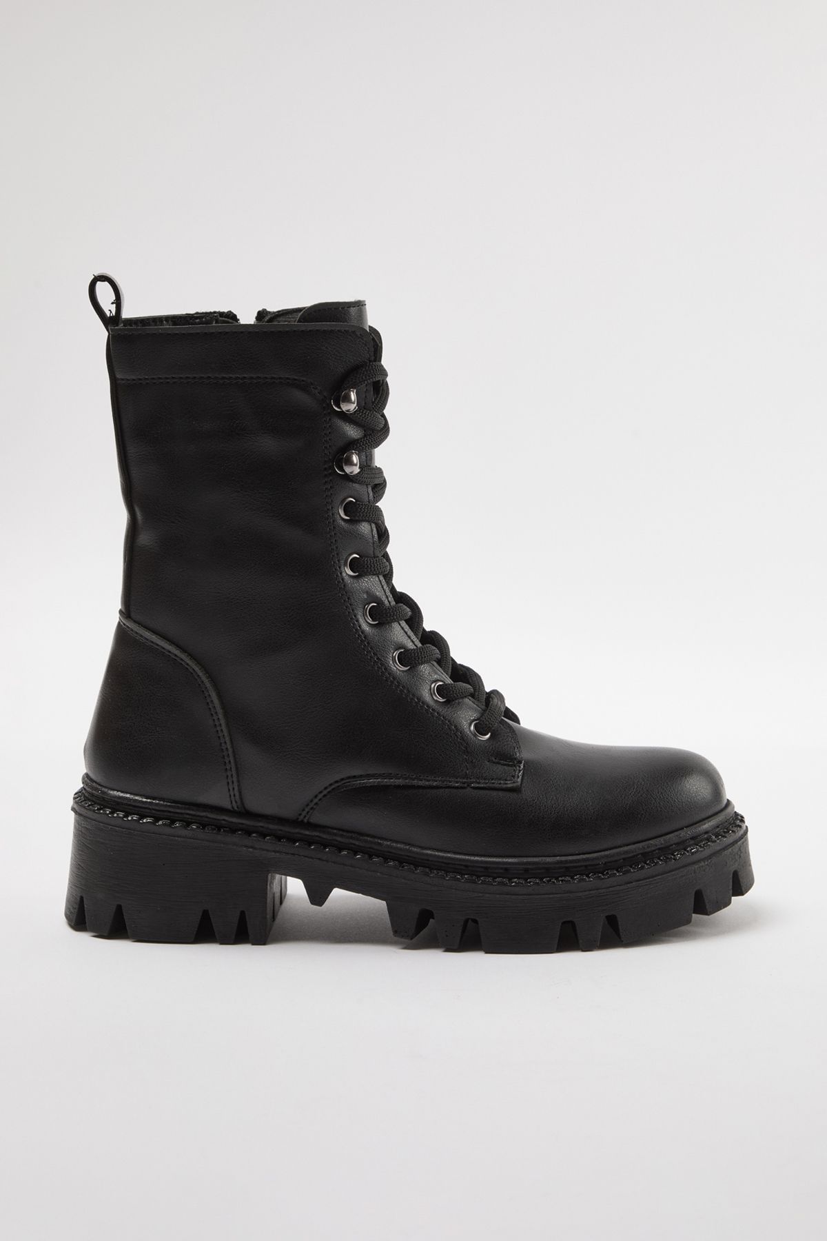 TRENDYOL SHOES-Černý zip a krajka Detailní krátké dámské boty na plochém podpatku Takaw25Bo00025 5
