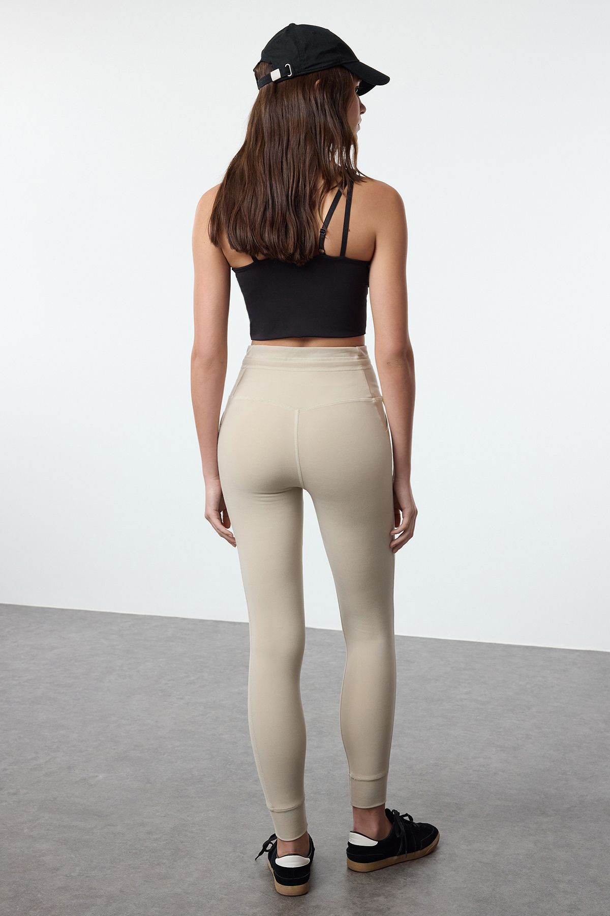 Trendyol Collection-Sport-Leggings in voller Länge aus weichem Stoff – Steinbürste, Tasche und Bindedetail THMAW25TY00014 11