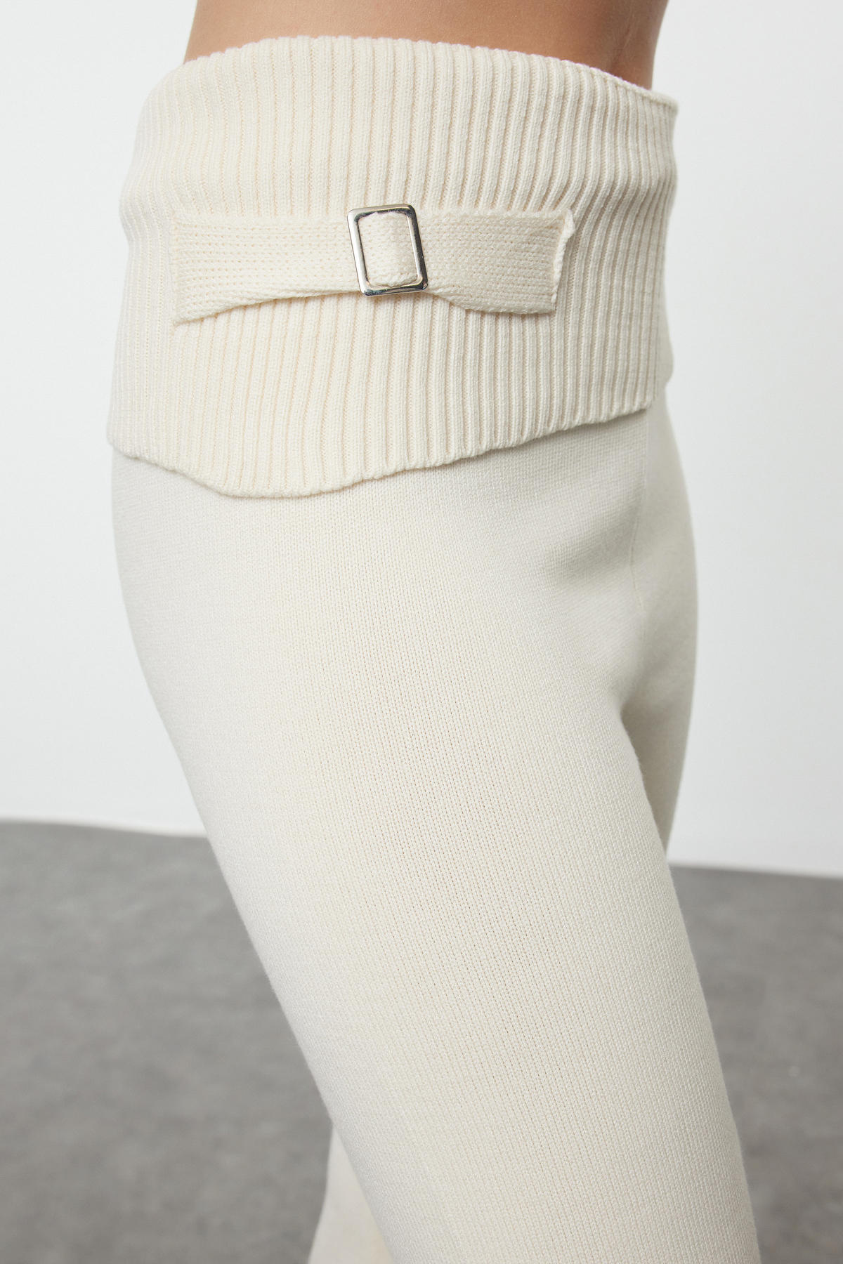 Trendyolmilla  Taş Merserize Görünümlü Premium İplik/Özel İplik Kapüşonlu Triko Alt-Üst Takım TWOAW25AU00020 - Görsel 6