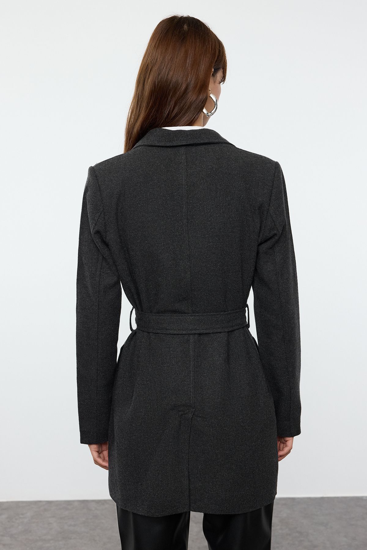Trendyol Collection-Płaszcz Midi z wełny antracytowej - z paskiem, dopasowany Twoaw25Kb00071 5