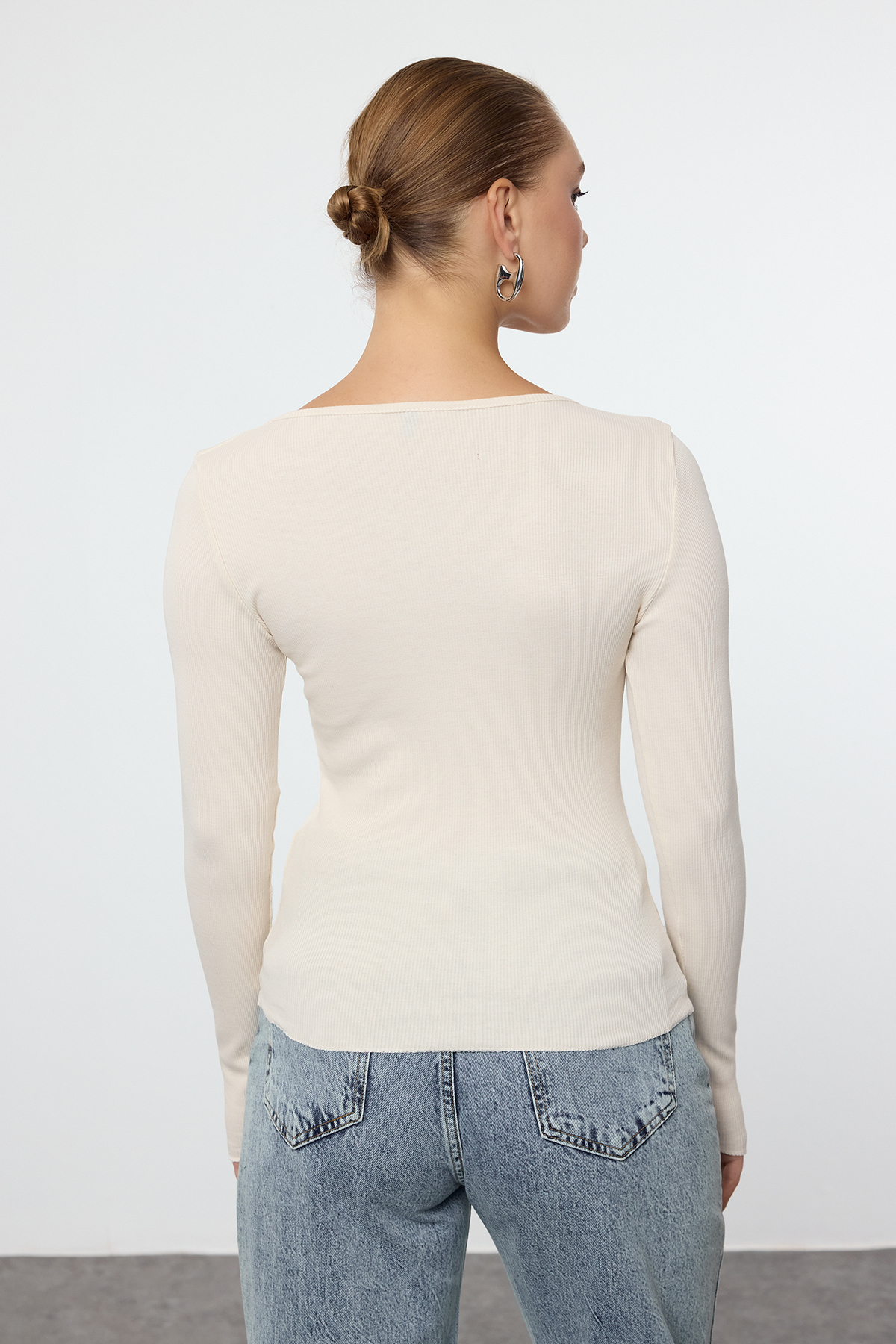 Trendyolmilla  Lacivert-Taş 2'li Paket V Yaka Fitted/Vücuda Oturan Pamuklu Esnek Örme Bluz TWOAW24BZ00068 - Görsel 5