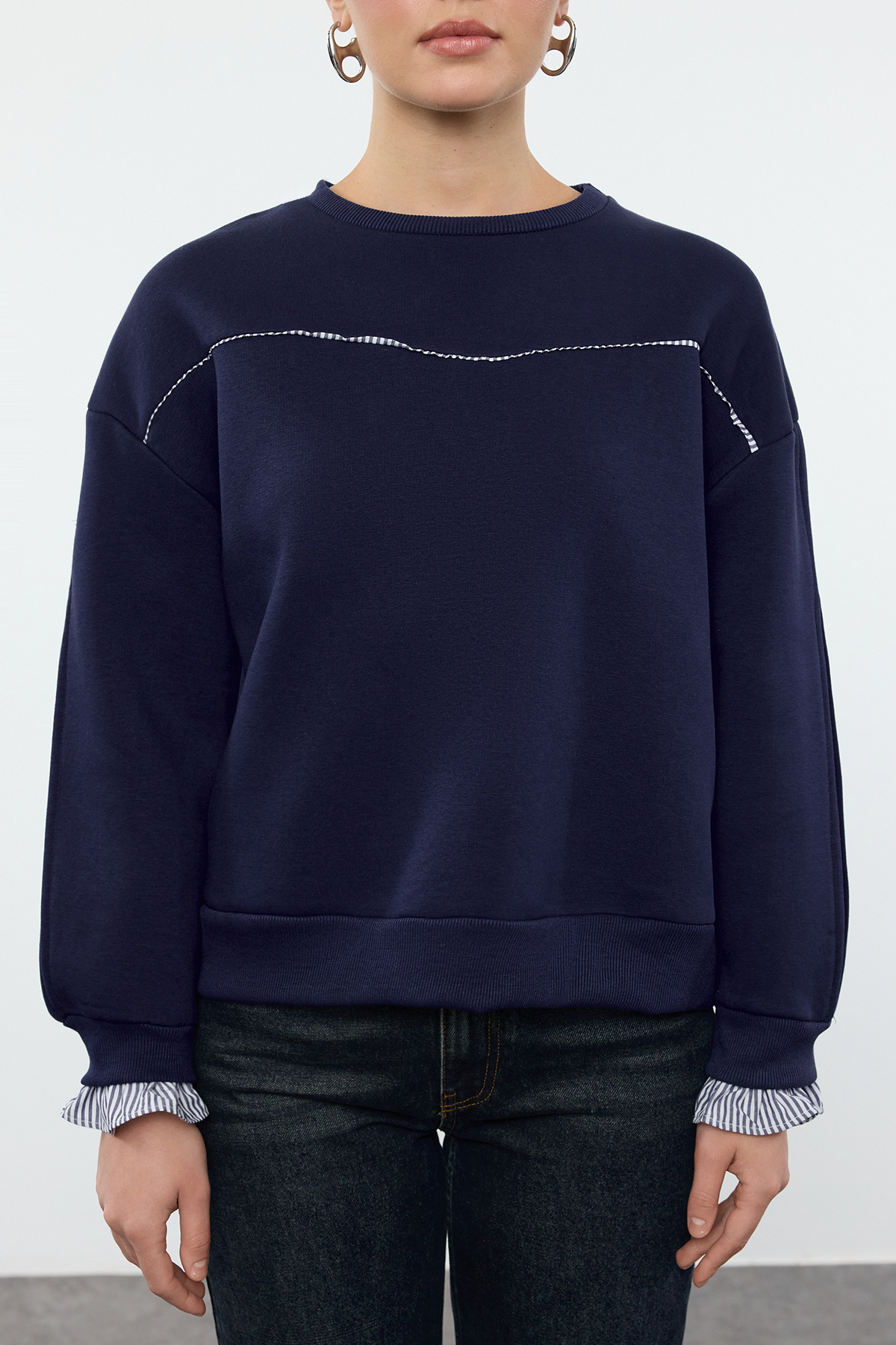 Trendyol Collection-Námořnická modrá pletená mikina pohodlného střihu - fleece a tkaný detail TWOAW25SW00079 3