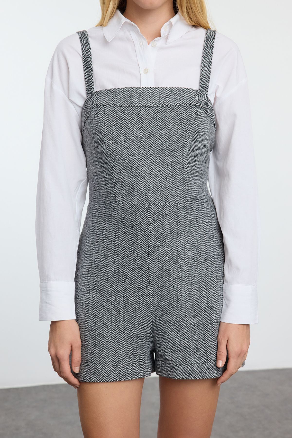 Trendyol Collection-Szögletes nyakú mini szürke halszálkás mintás jumpsuit - TWOAW25TU00018 3