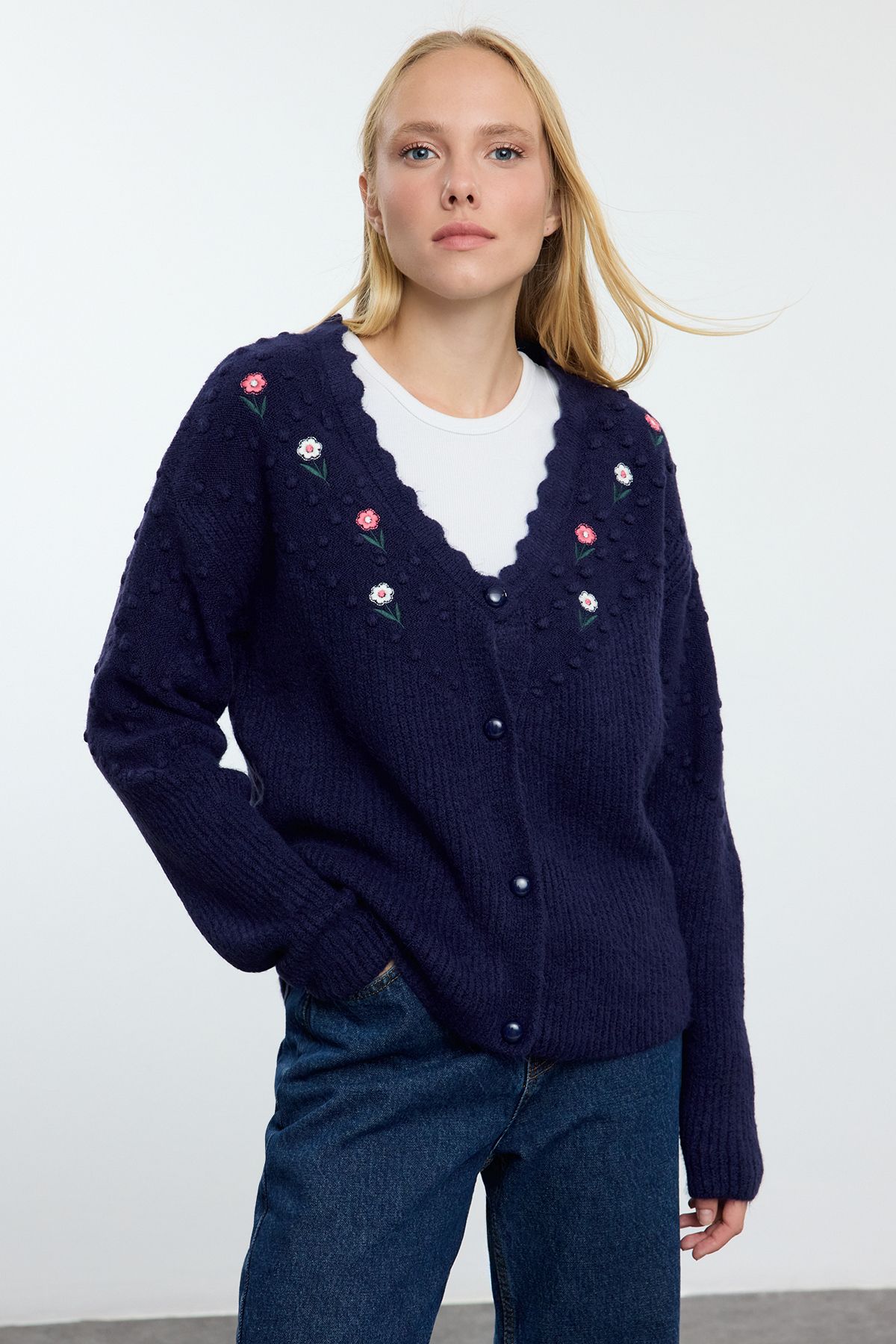 Trendyol Collection Granatowy Haftowany Miękki Dzianinowy Kardigan - Szeroki Krój Twoaw25hi00317 Kobieta - M
