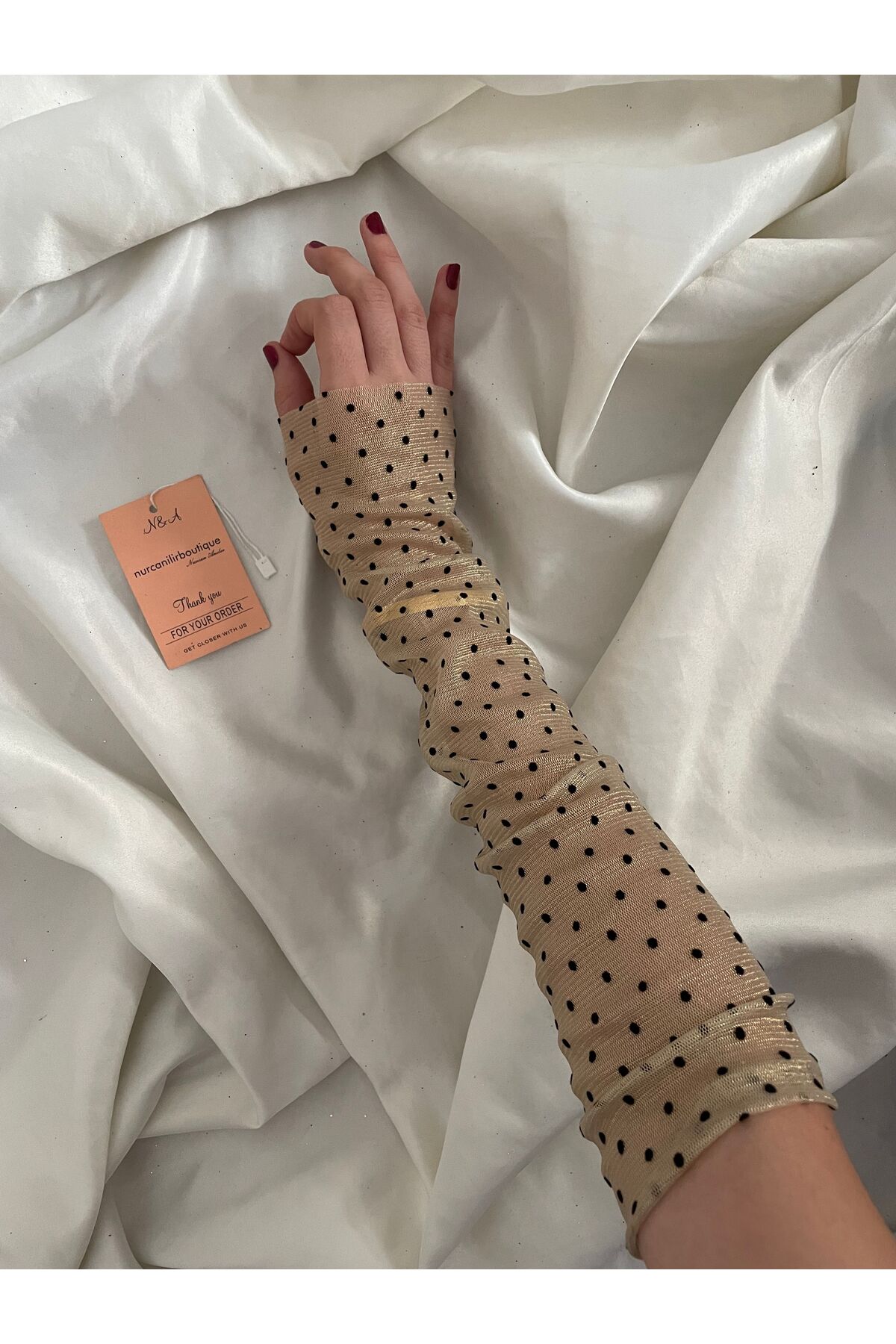 Butik Krem puantiyeli eldiven kolluk