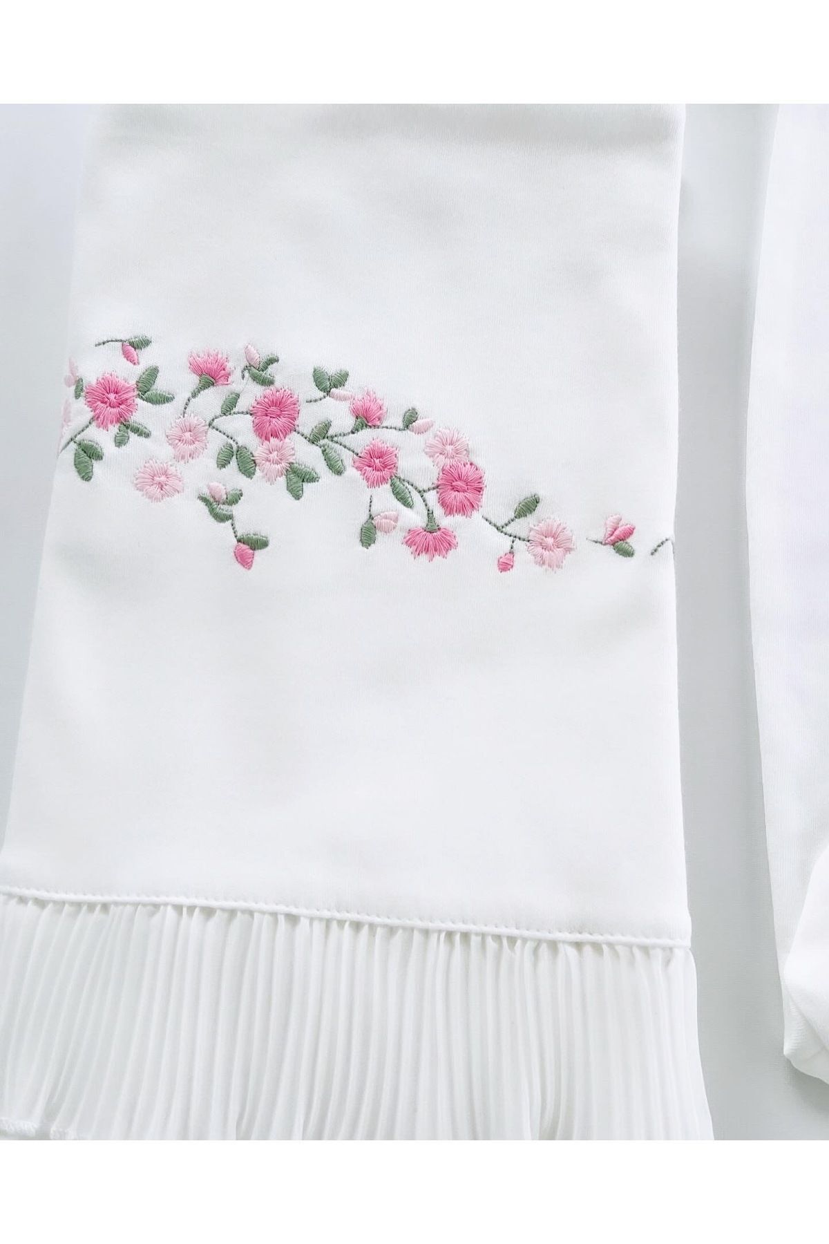 Mert Baby Çiçek Nakışlı Dantelli 10'lu Organik Hastane Çıkış Seti %100 Pamuk Yenidoğan Kız Bebek fotoğrafı 4 (önizleme)