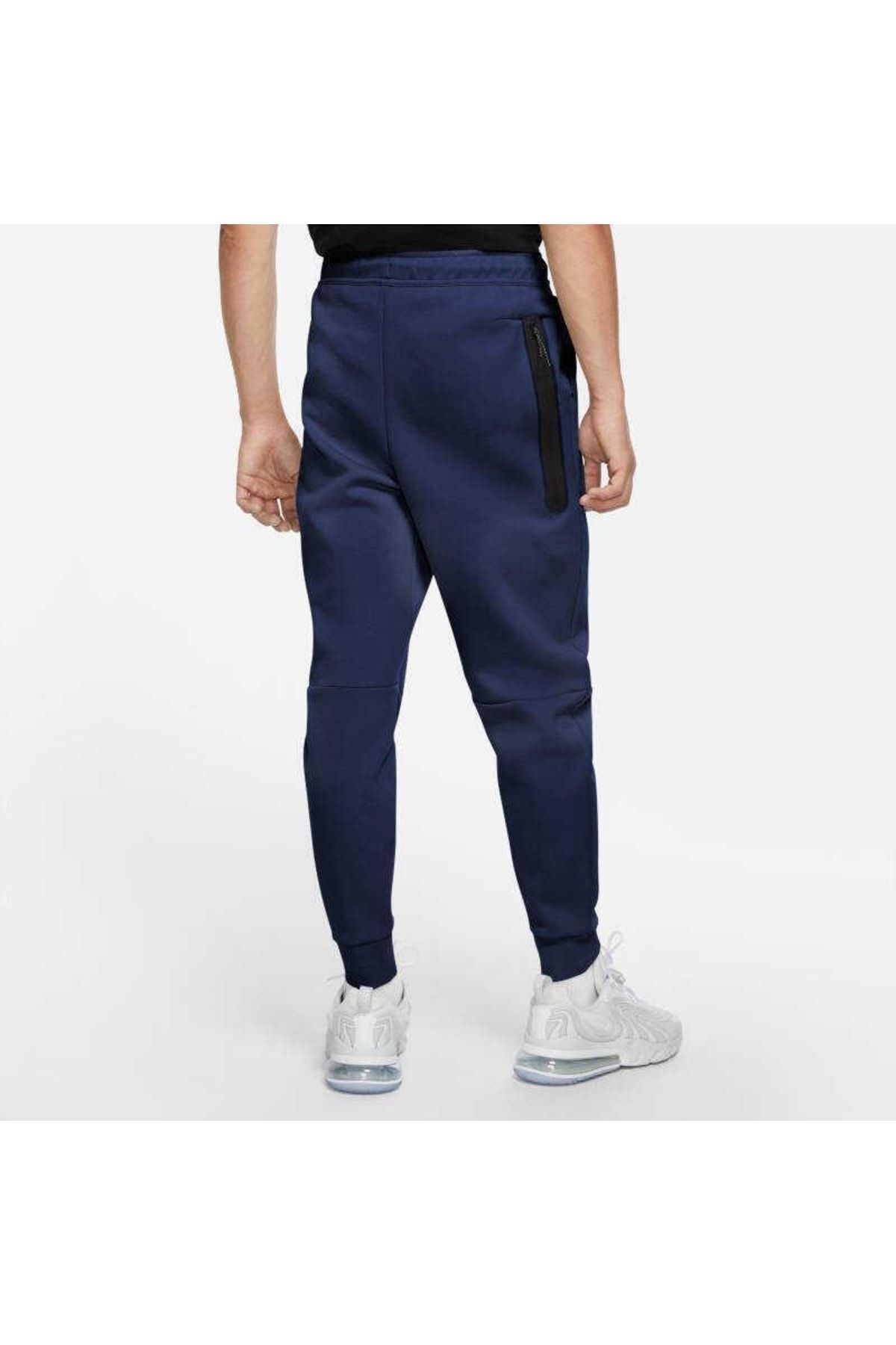 Nike tech fleece jogger white top