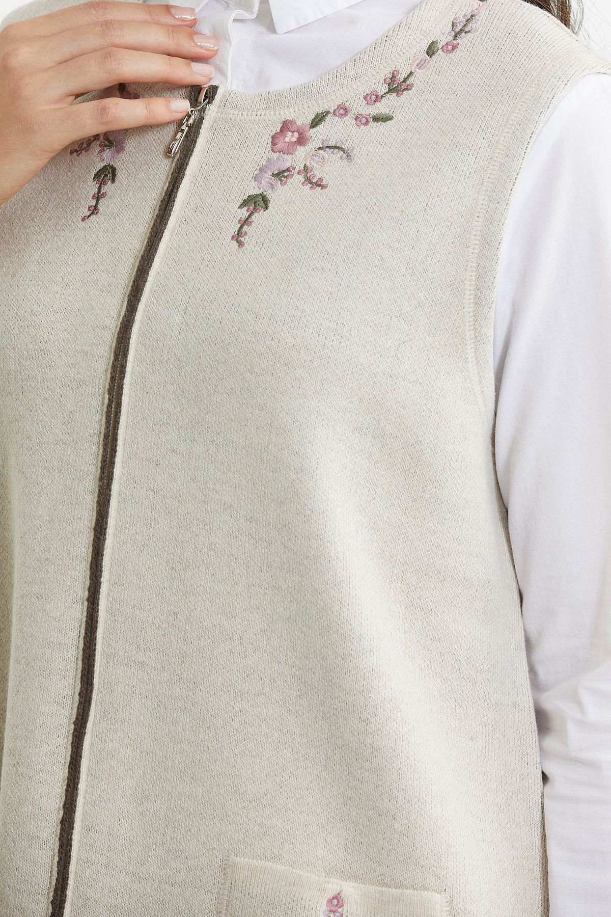 Sementa-Stone Colored Zippered Wool Knitwear Vest with Embroidery Detail 5