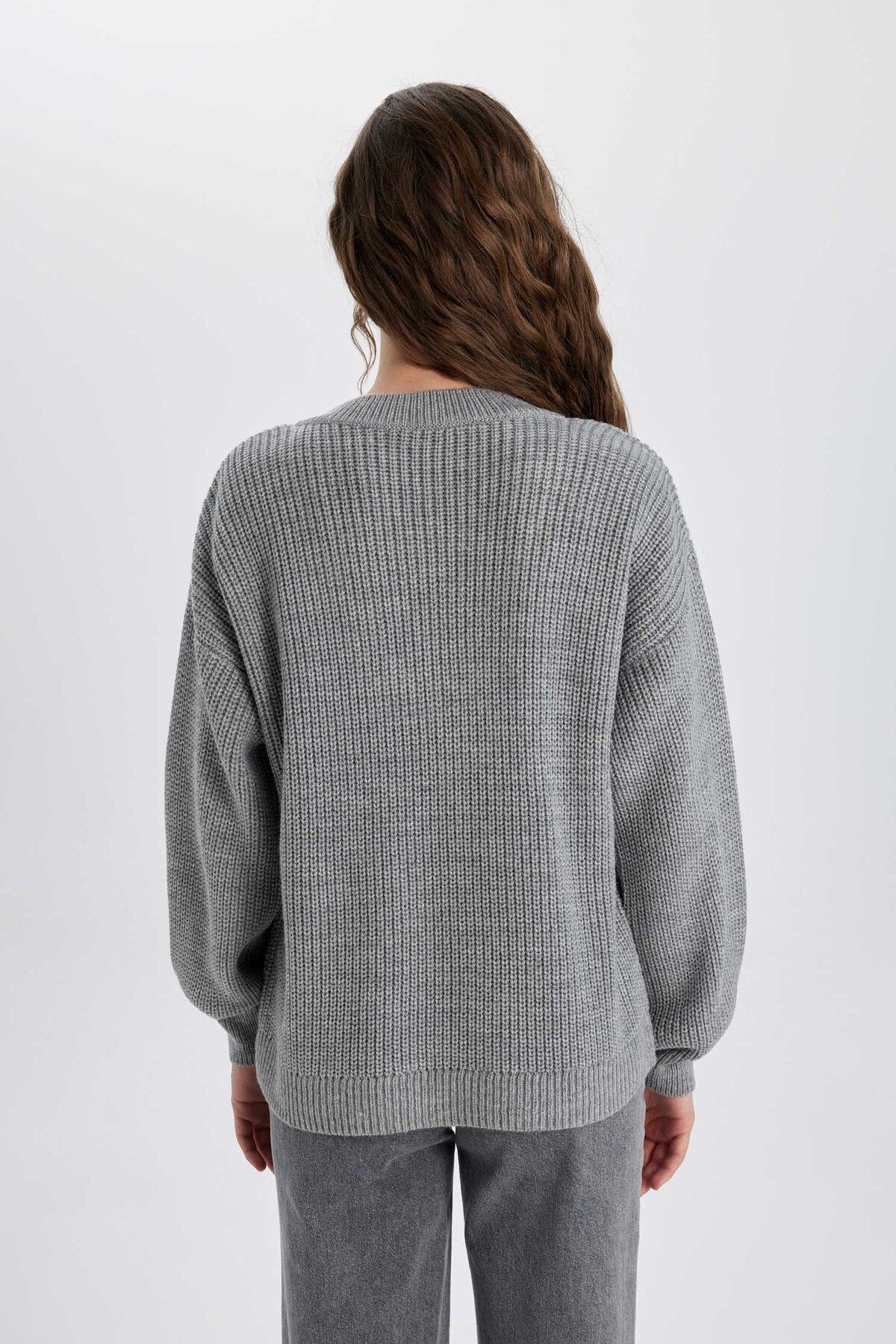 DeFacto-Dzianinowy sweter oversize z dekoltem w kształcie litery V 1