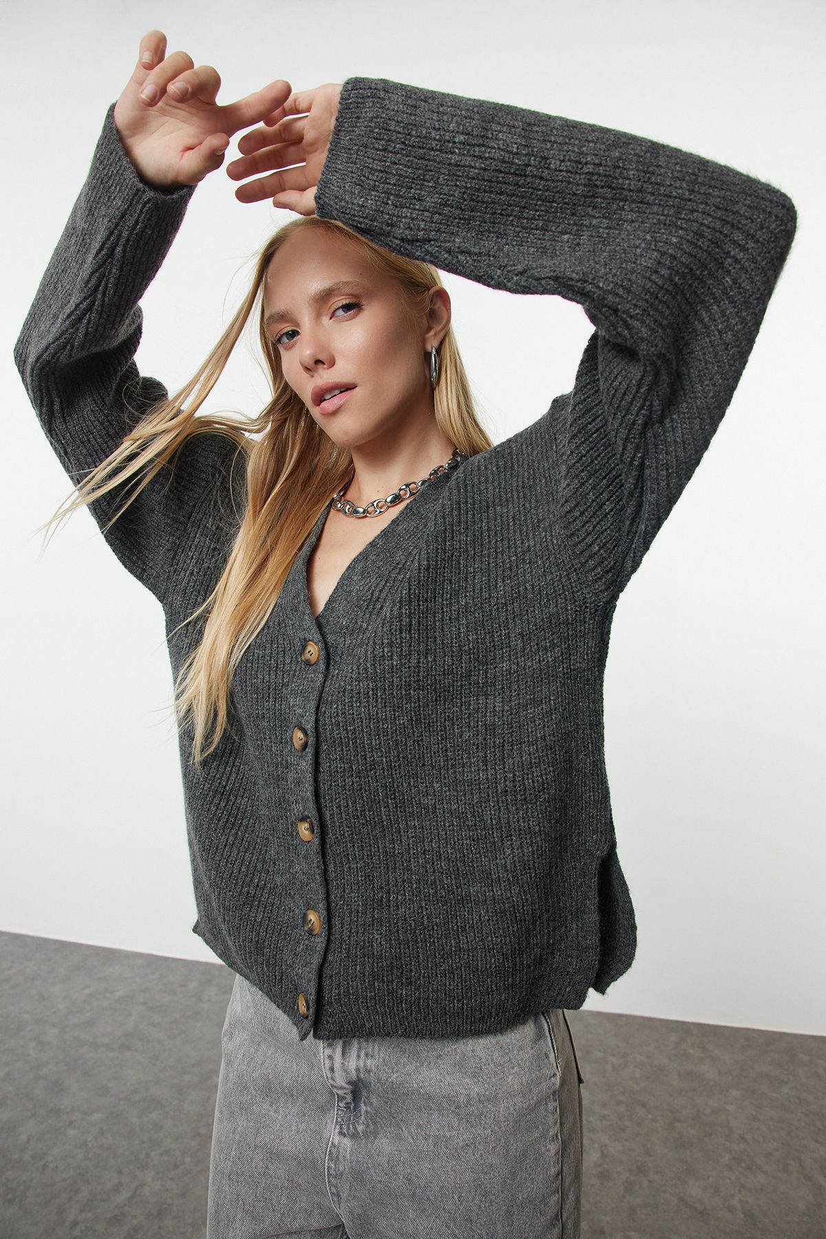 Trendyol Collection Kardigan Z Dzianiny O Miękkiej Fakturze W Kolorze Antracytowym - Sustainable Twoaw25hi00316 Kobieta - S