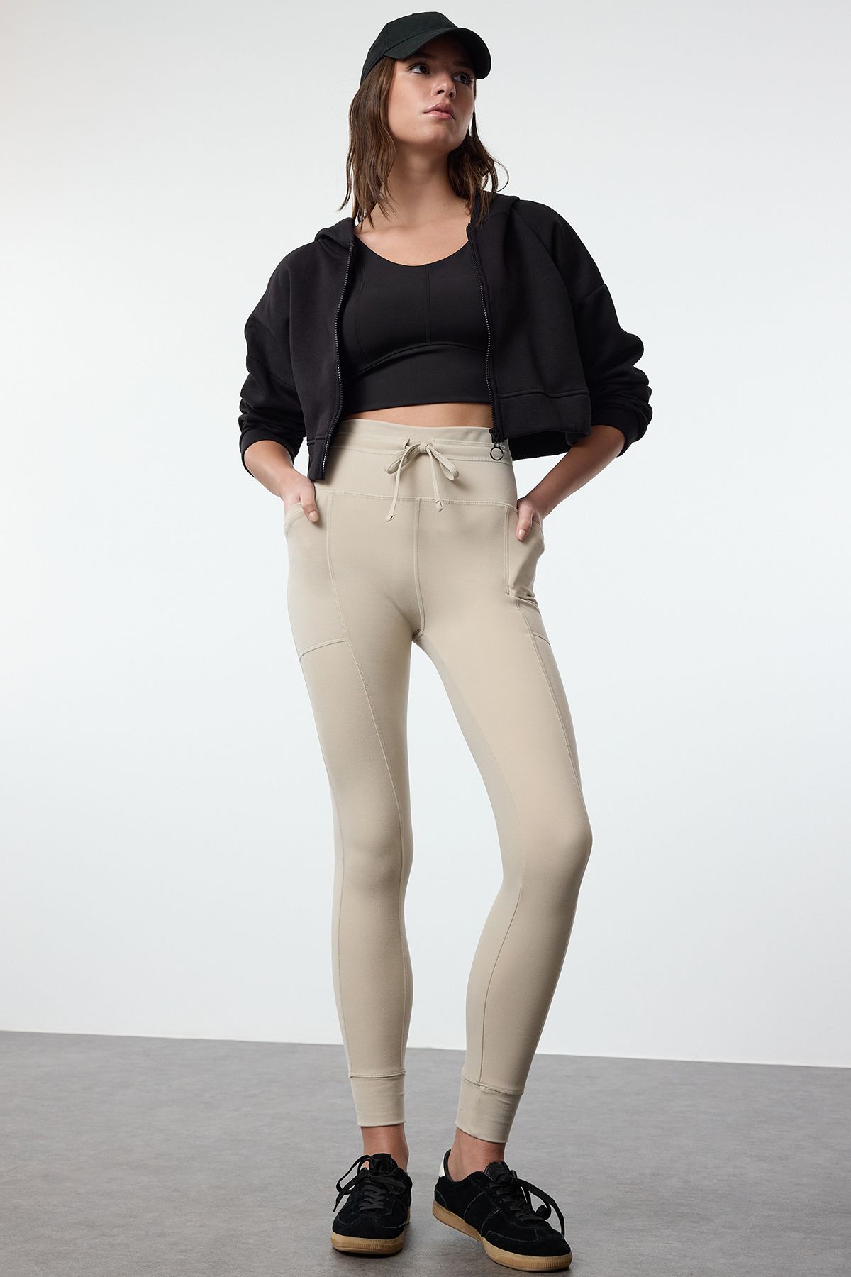 Trendyol Collection-Sport-Leggings in voller Länge aus weichem Stoff – Steinbürste, Tasche und Bindedetail THMAW25TY00014 8