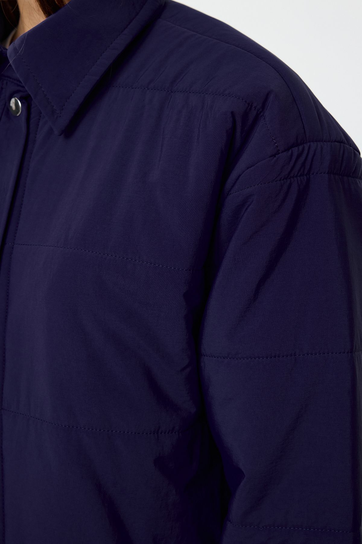 Trendyol Collection-Jachetă matlasată oversize bleumarin - Jachetă puf TWOAW25MO00185 4