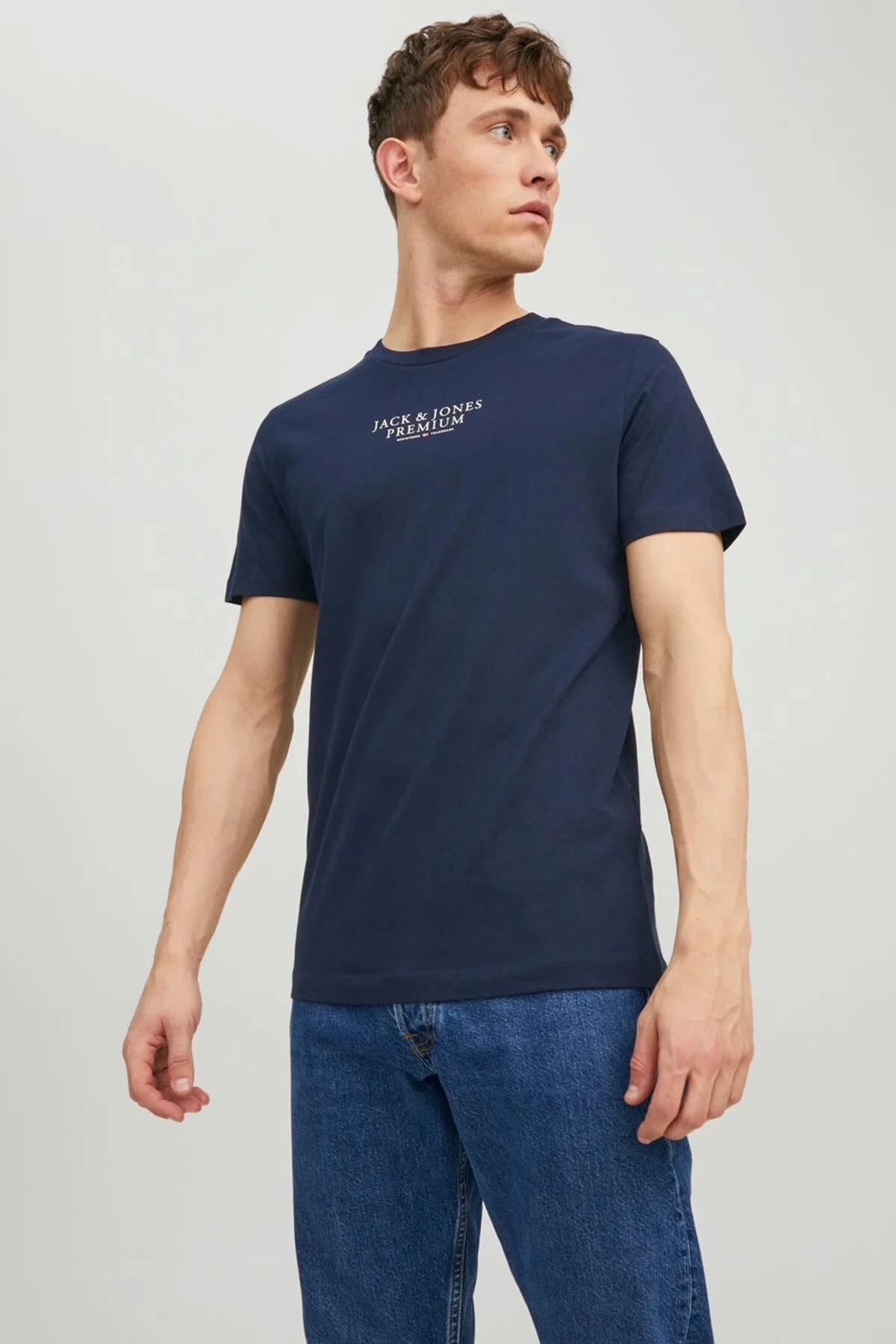 تی شرت مردانه جک اند جونز مدل 12217167 یقه 0 - سرمه‌ای جک اند جونز تی شرت Jack & Jones