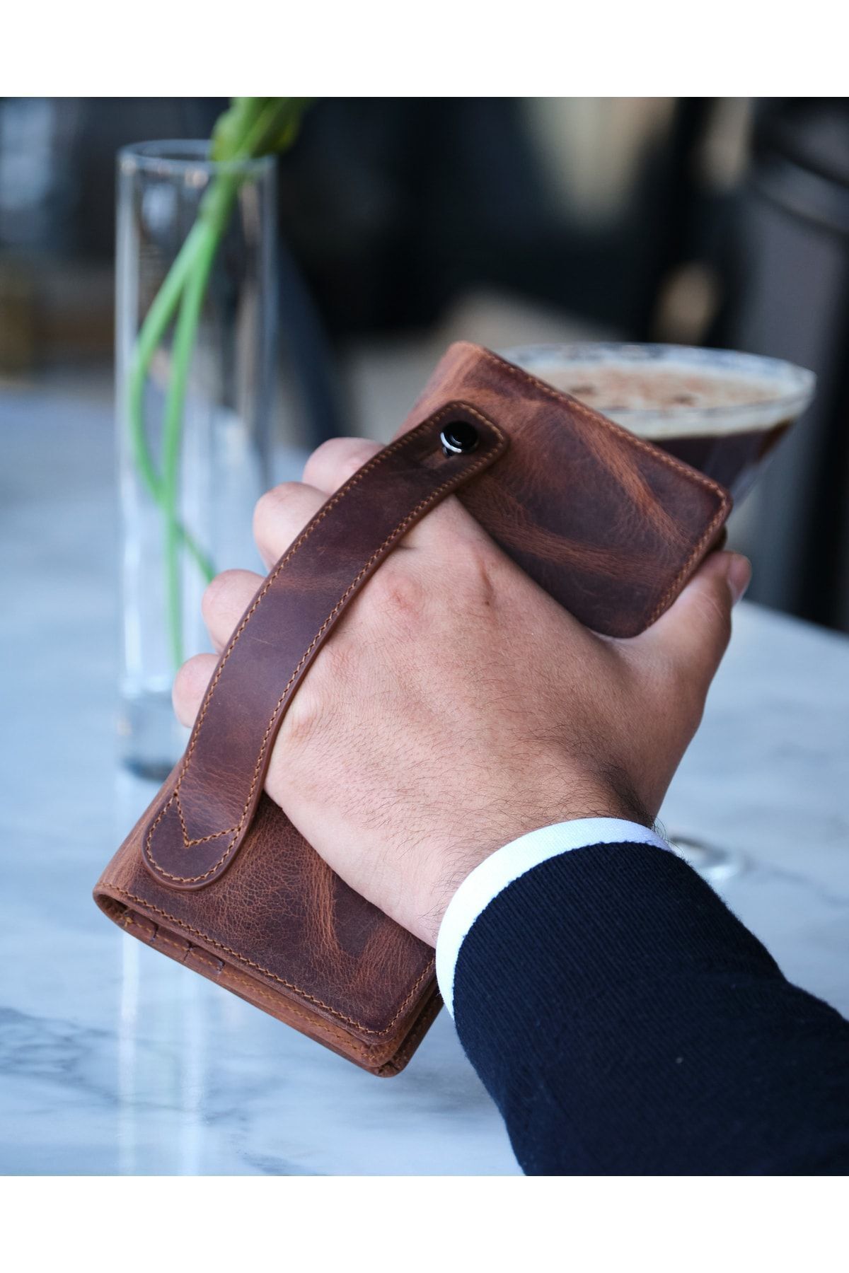 Louise Motto-Portofel lung unisex din piele naturală Alba Taba - Compartiment pentru telefon, magnet și bandă de mână 4
