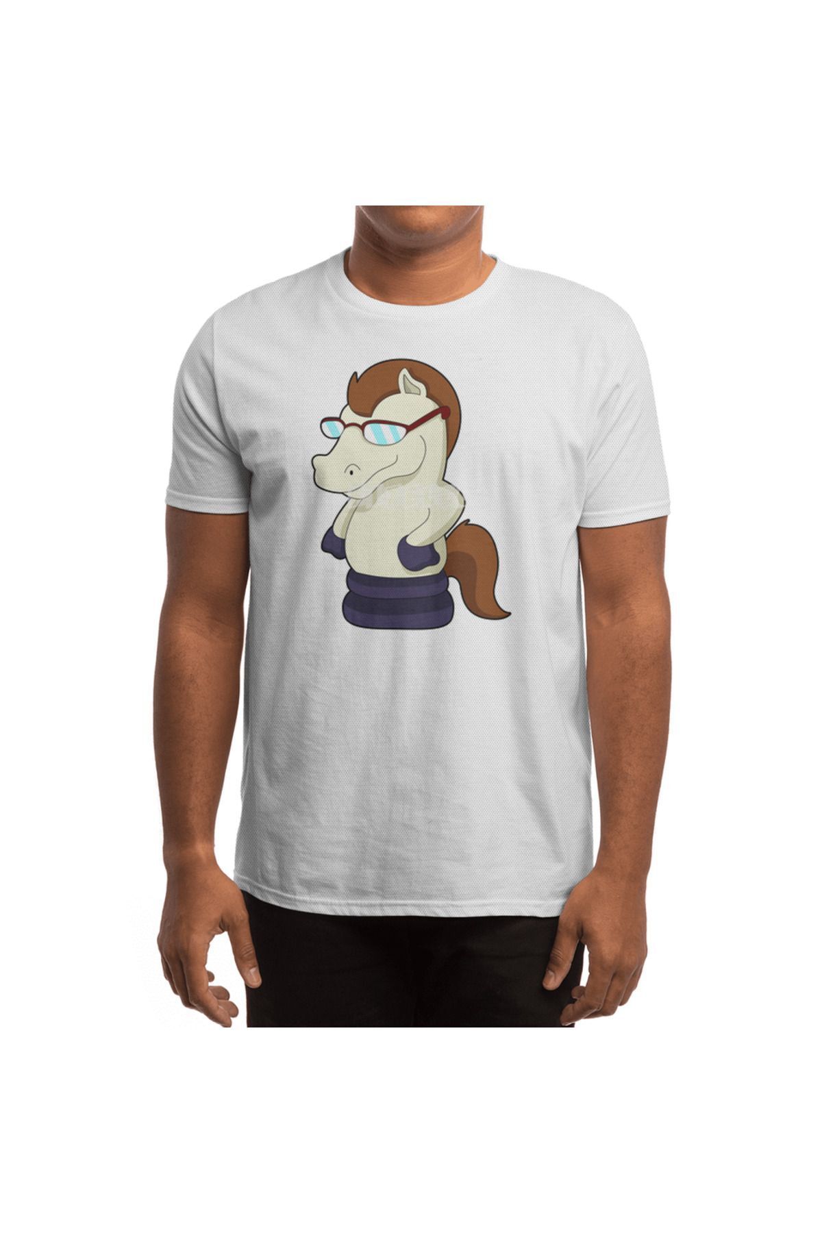 Fizello-Unisex Λευκό Chess Piece Knight as Horse T-shirt για άνδρες και γυναίκες - με λεπτομέρεια γυαλιών ηλίου 4