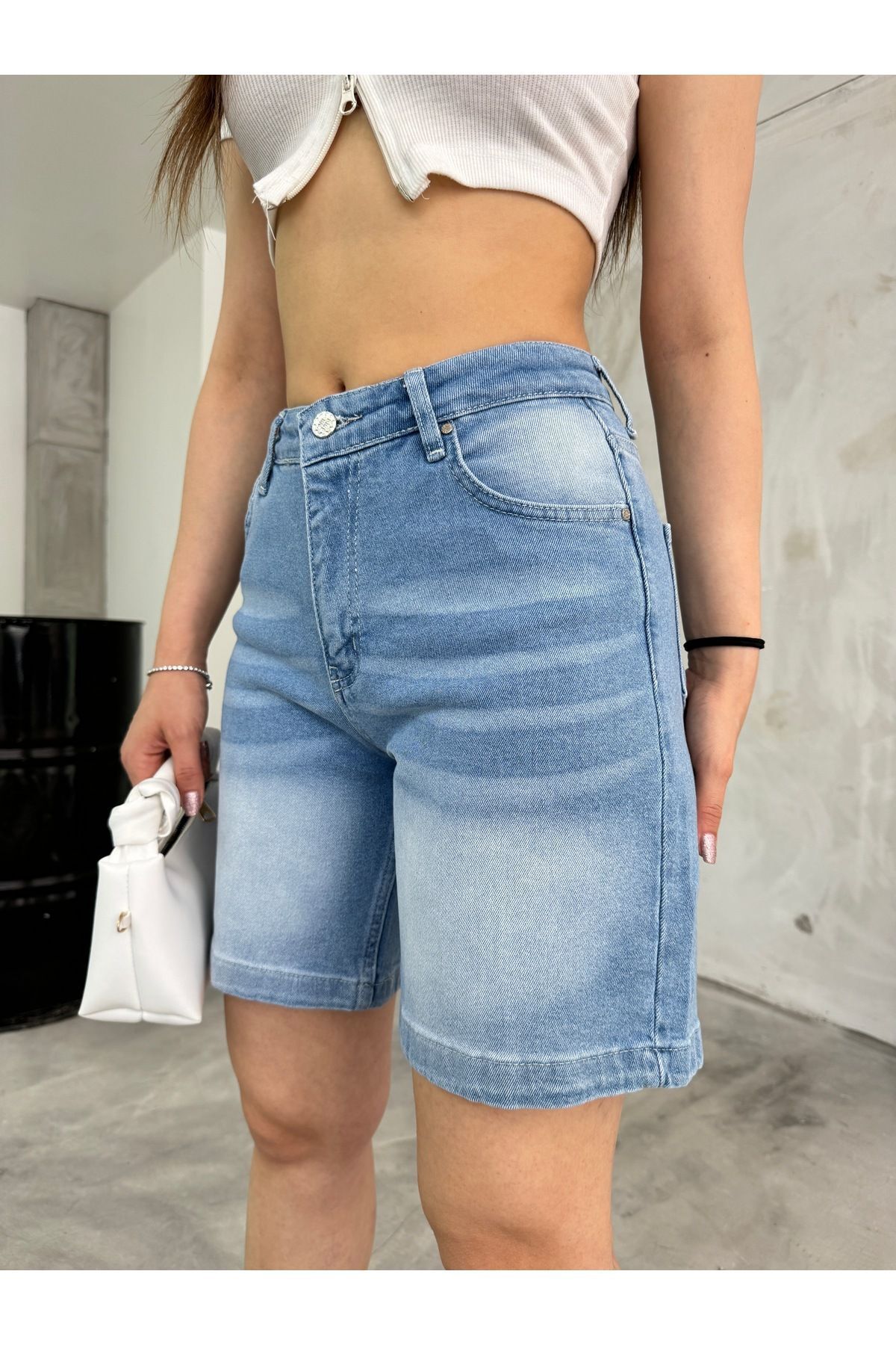 BİKELİFE-Damen Jeansshorts mit hoher Taille und Snow-Washing-Effekt 1