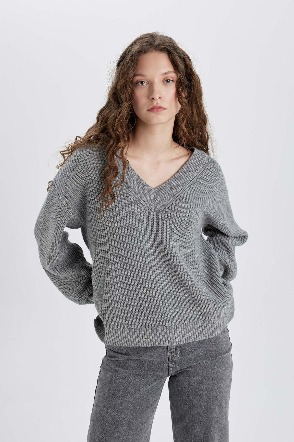 DeFacto-Dzianinowy sweter oversize z dekoltem w kształcie litery V 5