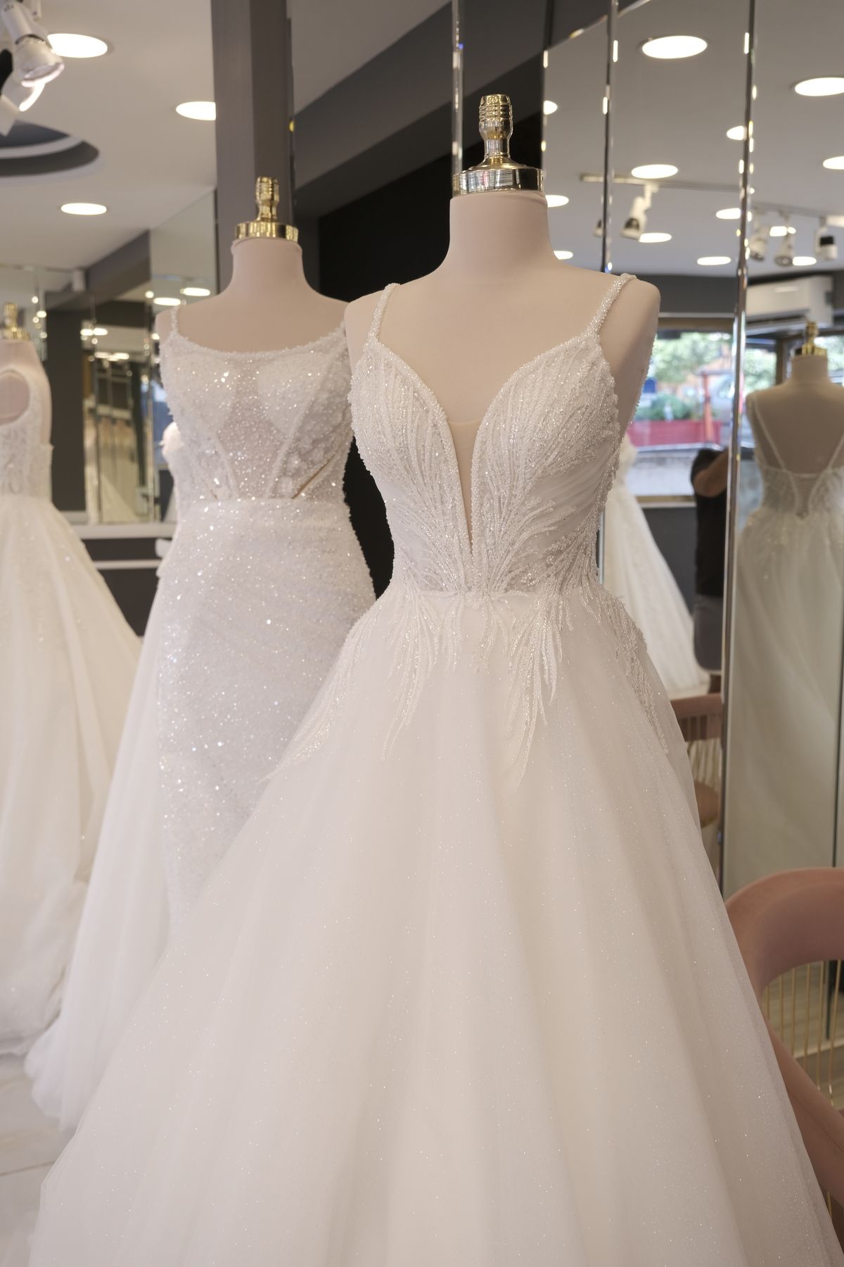 https://cdn.dsmcdn.com/ty1523/product/media/images/prod/QC/20240904/17/b98f6cd1-fb27-3f6b-b951-50bed3bfc54e/1_org_zoom.jpg