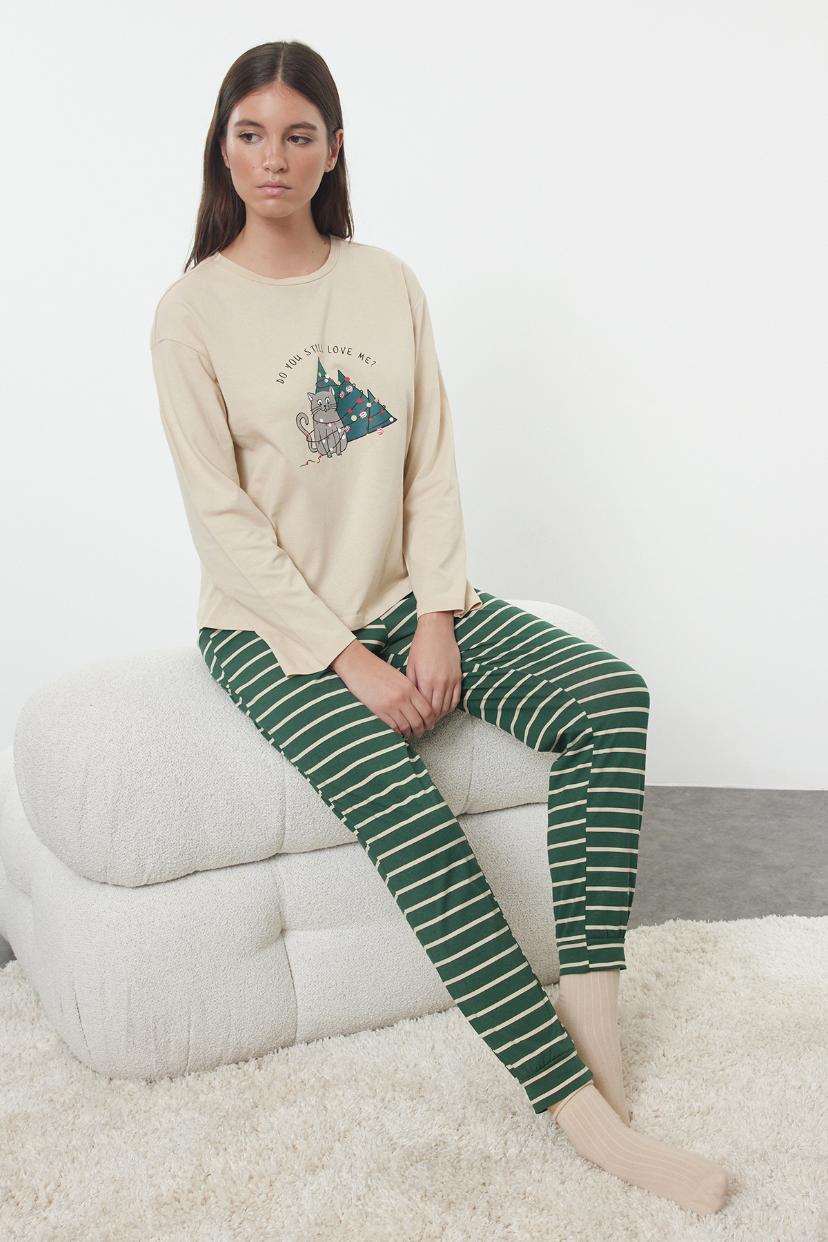 Trendyol Collection Жіночий сімейний/сімейний бежевий 100% бавовняний смугастий новорічний тематичний трикотажний піжамний комплект THMAW25PT00164