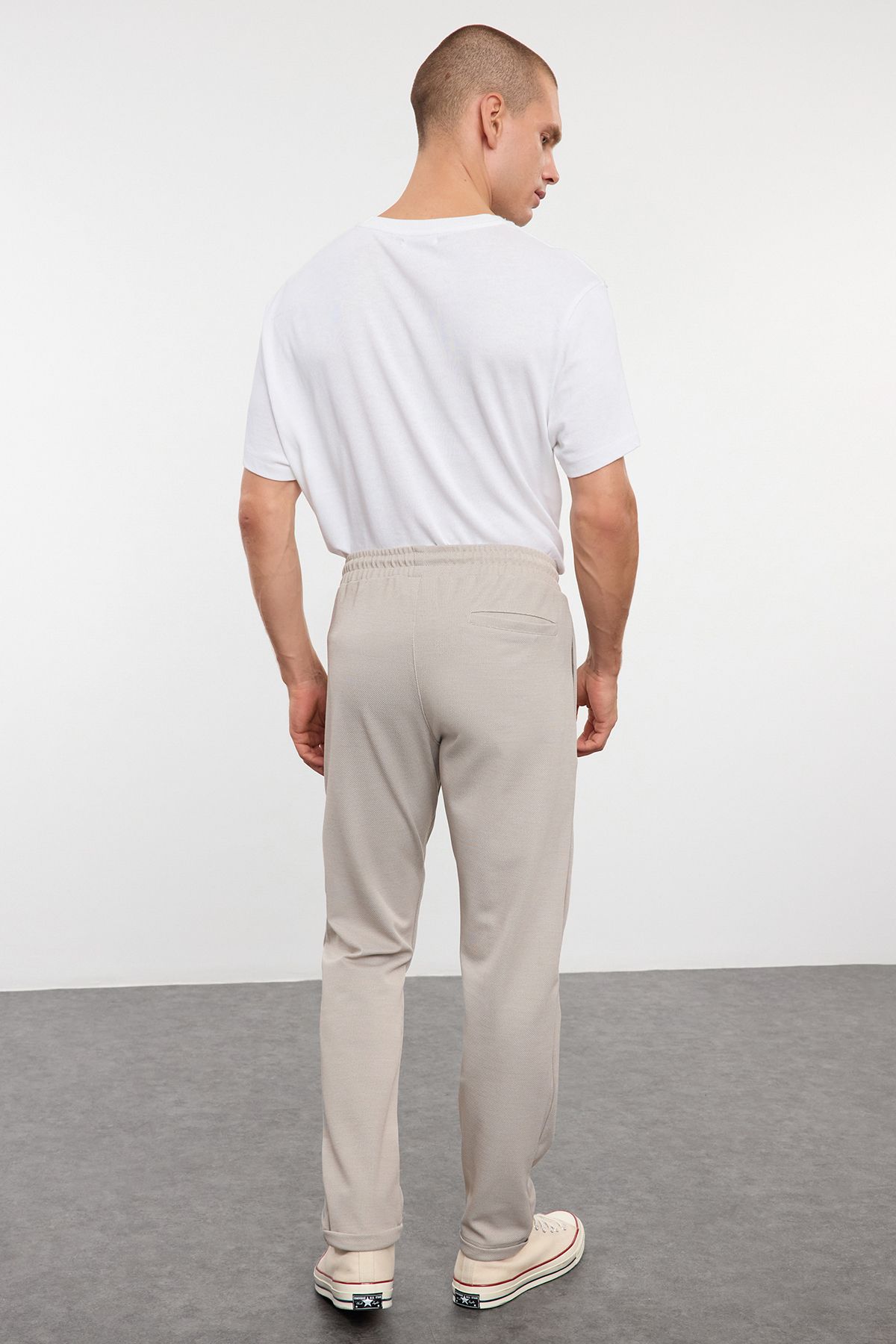 Trendyol Collection-Beige Regular Fit gestrickte, flexible, bequeme, elastische Stoffhose mit doppeltem Bein und Bindegürtel TMNAW25PL00002 6