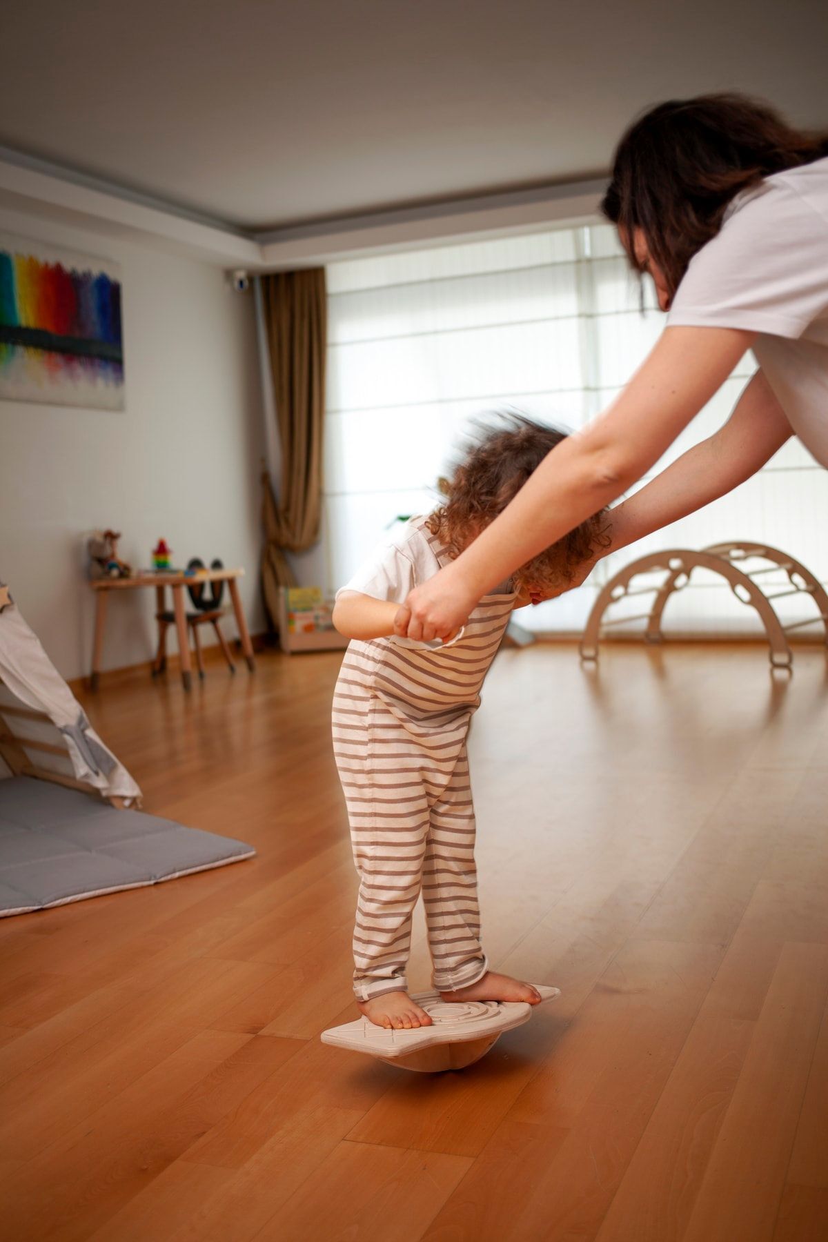 تخته تعادل با هزارتو | اسباب‌بازی تعادل برای کودکان | بازی تعادل هزارتو چوبی دست‌ساز