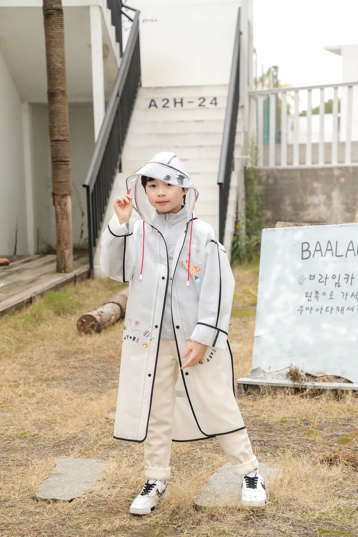 Mofy Baby Siyah EVA Kumaş Kapüşonlu Desenli Cepsiz Çıtçıtlı Çocuk Yağmurluğu Çanta Koruyuculu Çocuk Yağmurluk fotoğrafı 3 (önizleme)