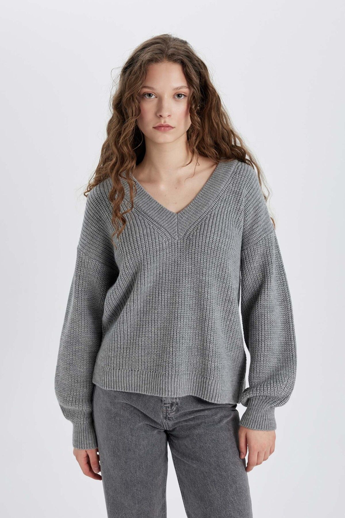 DeFacto-Dzianinowy sweter oversize z dekoltem w kształcie litery V 4