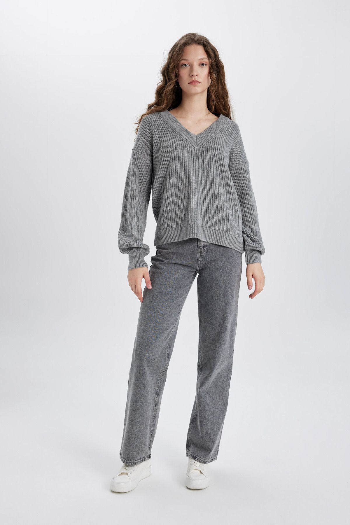 DeFacto-Dzianinowy sweter oversize z dekoltem w kształcie litery V 3
