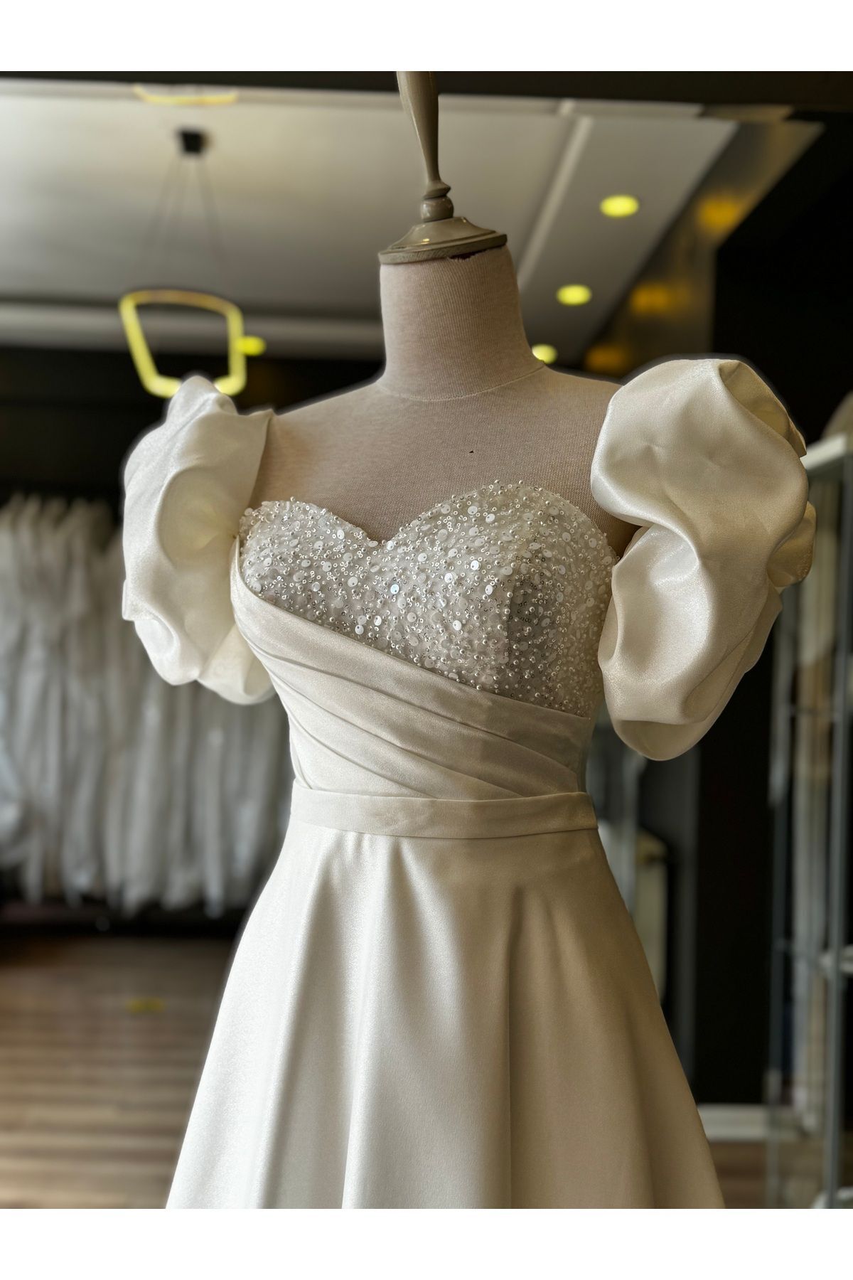 https://cdn.dsmcdn.com/ty1524/product/media/images/prod/QC/20240904/17/6911d648-f3cb-38ed-9f6e-2d4d22061845/1_org_zoom.jpg