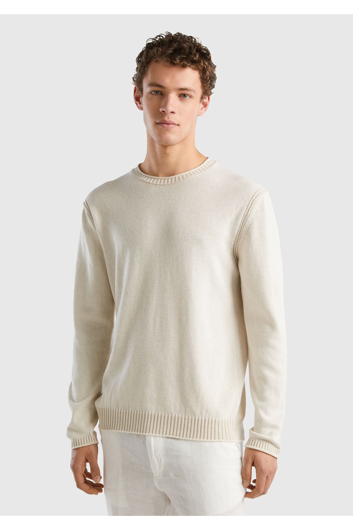 یونایتد کالرز آو بنتون ژاکت مردانه یقه گرد طرح ترکیبی نخی کرم رنگ