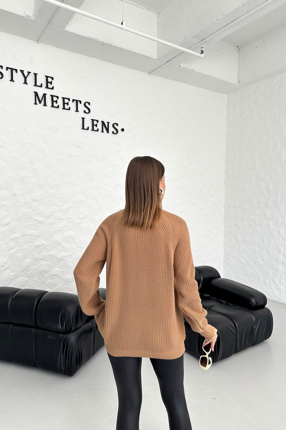 Know-Nerzpullover für Damen mit hohem Kragen und Knopfdetails 6
