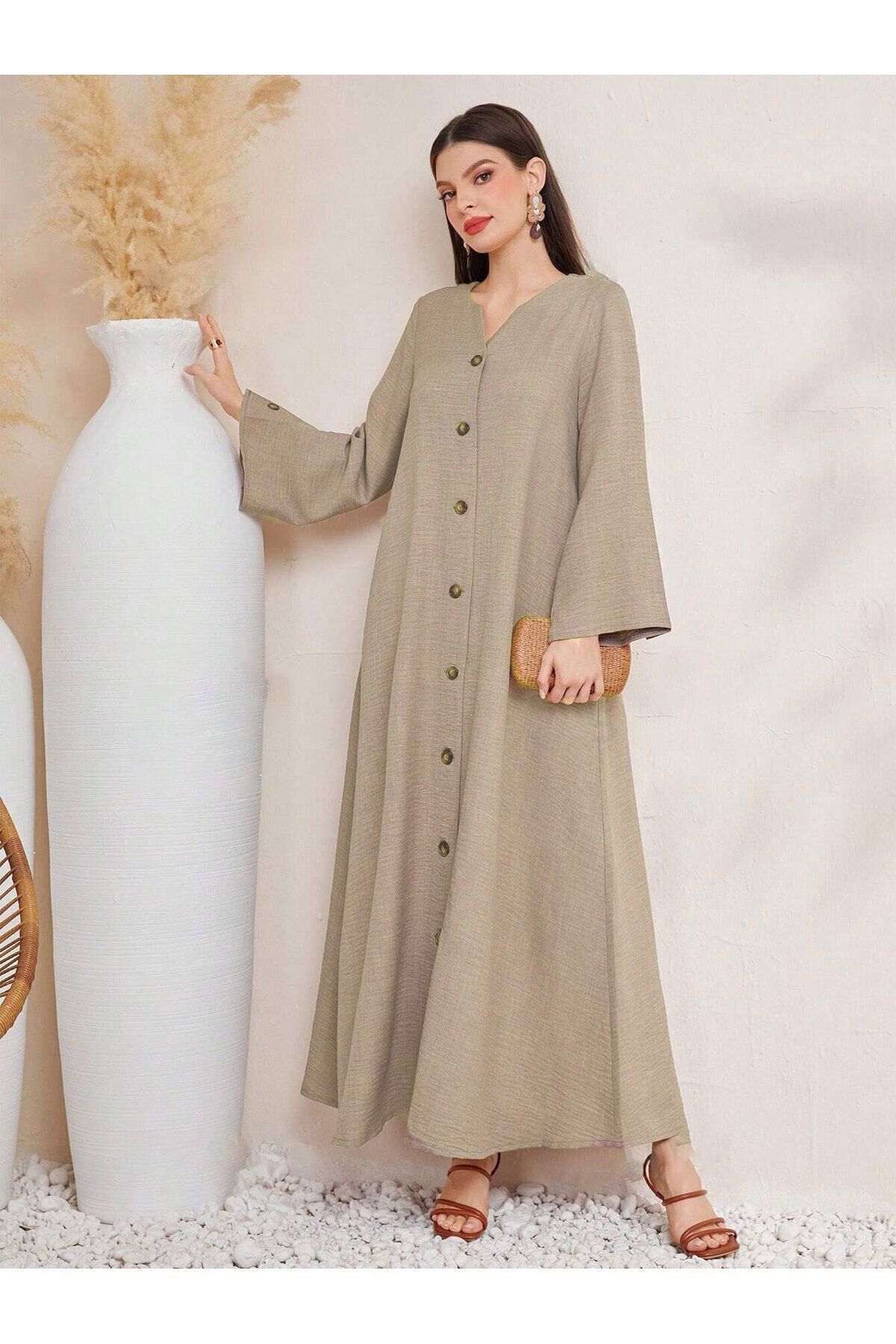 une robe en lin avec un seul bouton