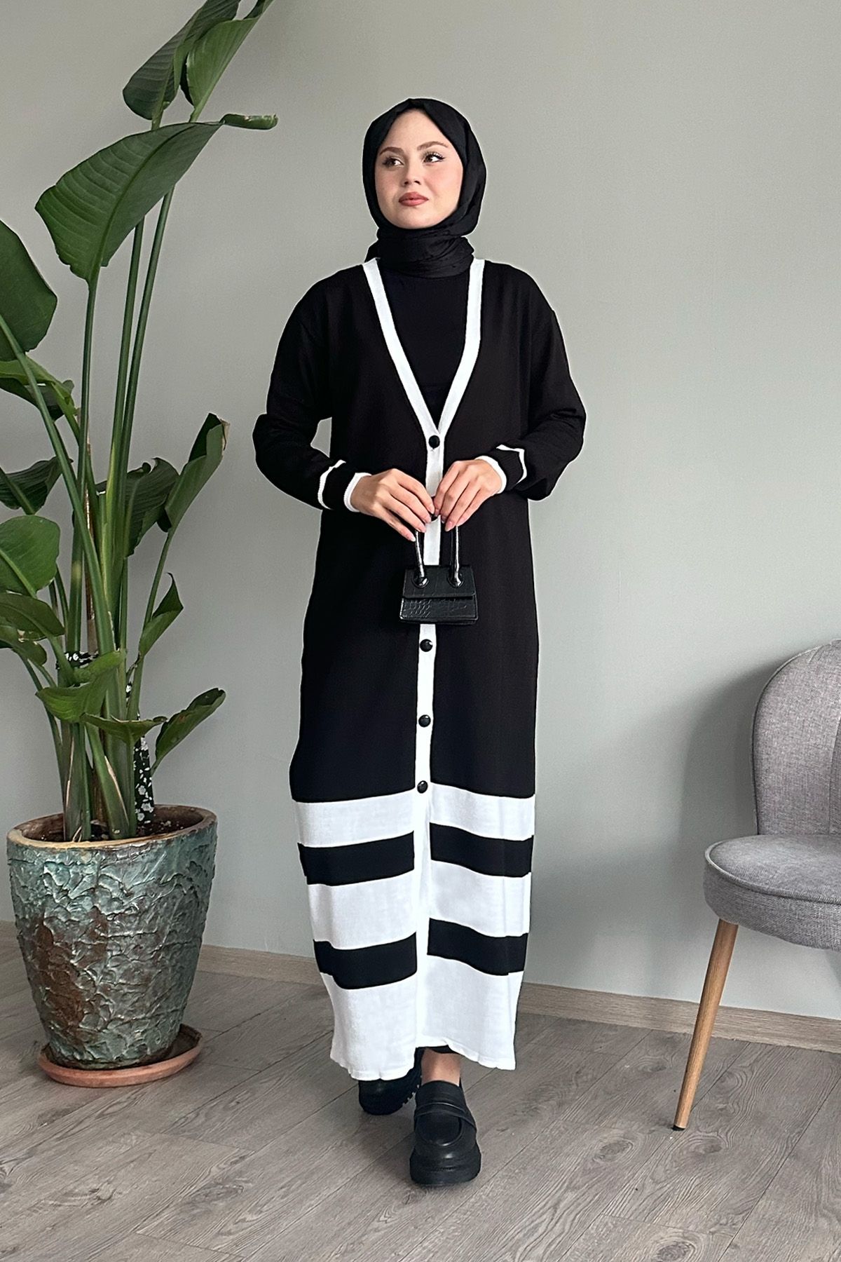 InStyle-سترة تريكو سوداء طويلة - تفاصيل مخططة 3
