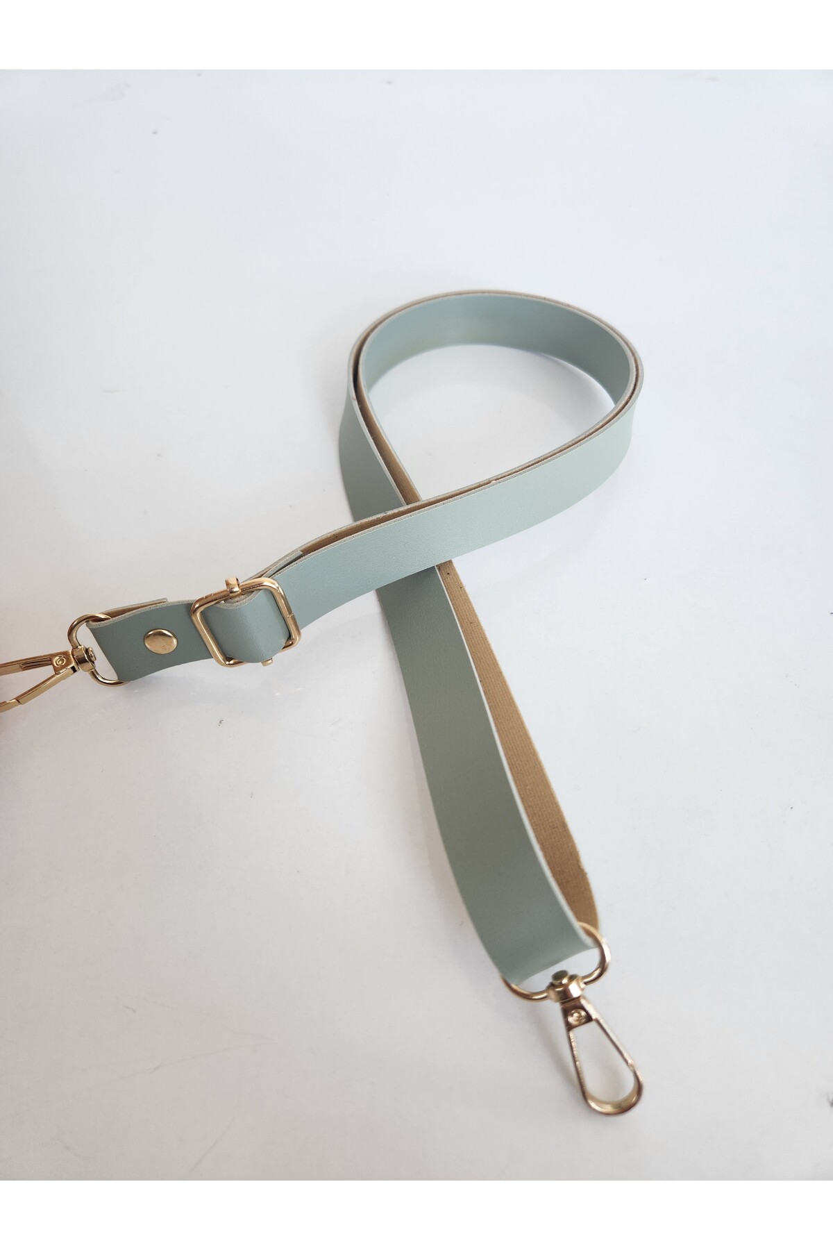 LEATHER ADJUSTABLE BAG HANGER LENGTH (120 CM - EN 2 CM ) GOLD DETAIL