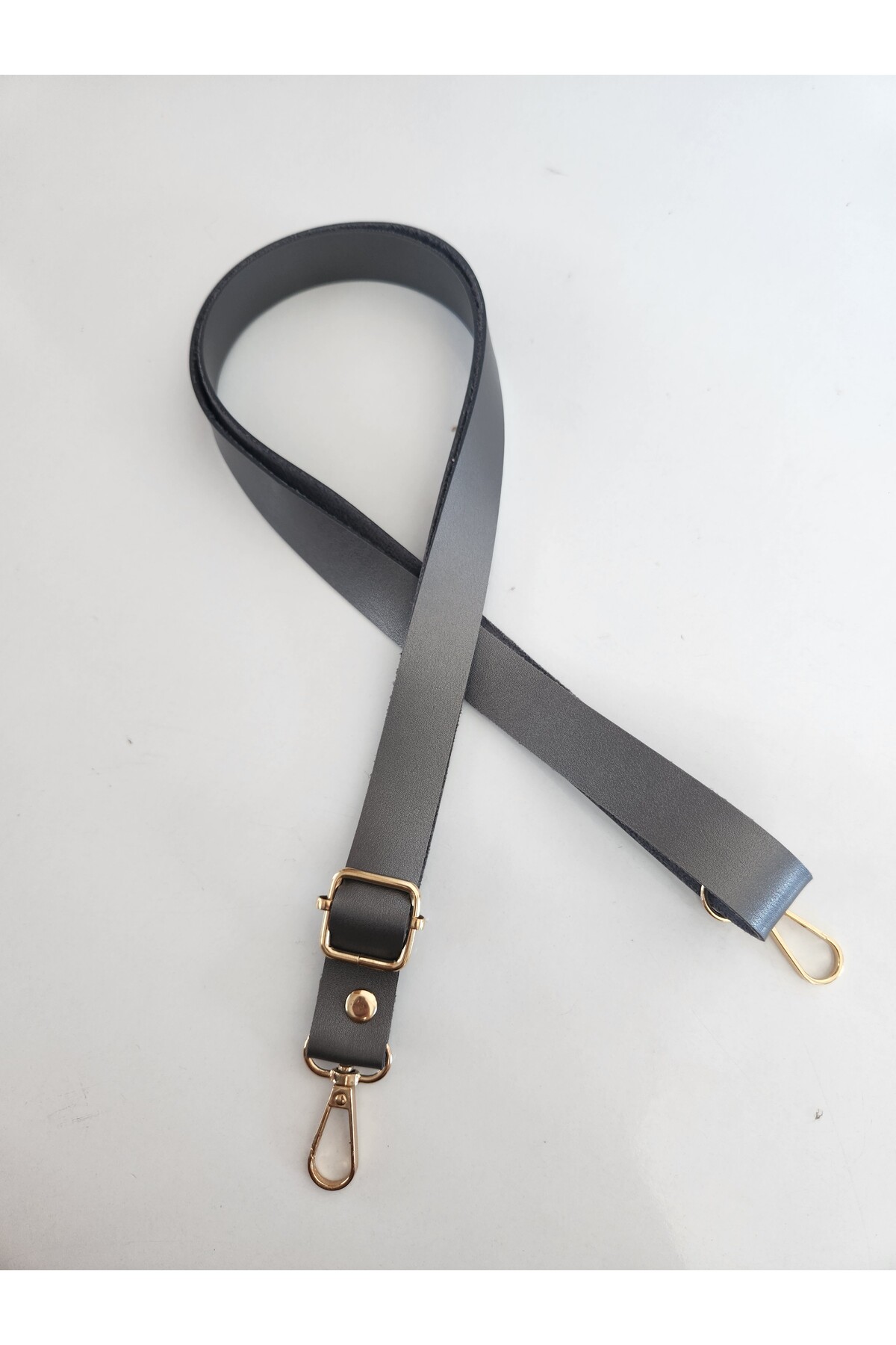 LEATHER ADJUSTABLE BAG HANGER LENGTH (120 CM - EN 2 CM ) GOLD DETAIL