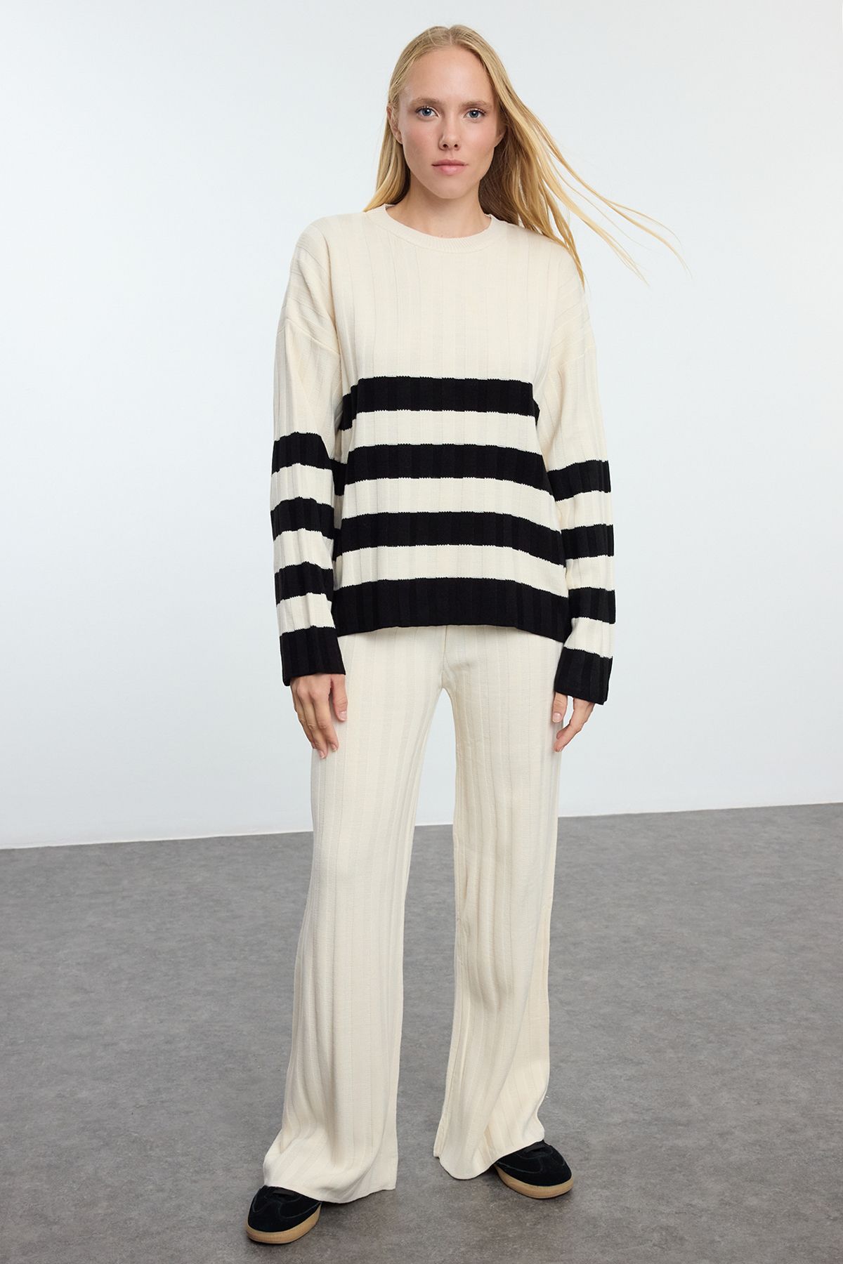 Trendyol Collection-Ecru Knitwear Top and Bottom Set - Color Block Twoaw25Au00065 1
