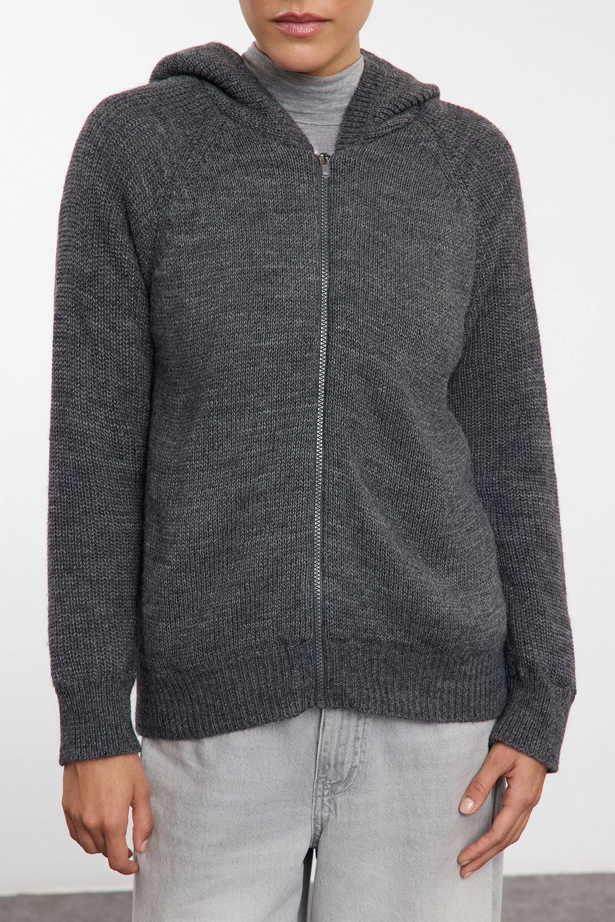 Trendyol Collection-Antracytowy rozpinany sweter z kapturem - Twoaw25Hi00192 4